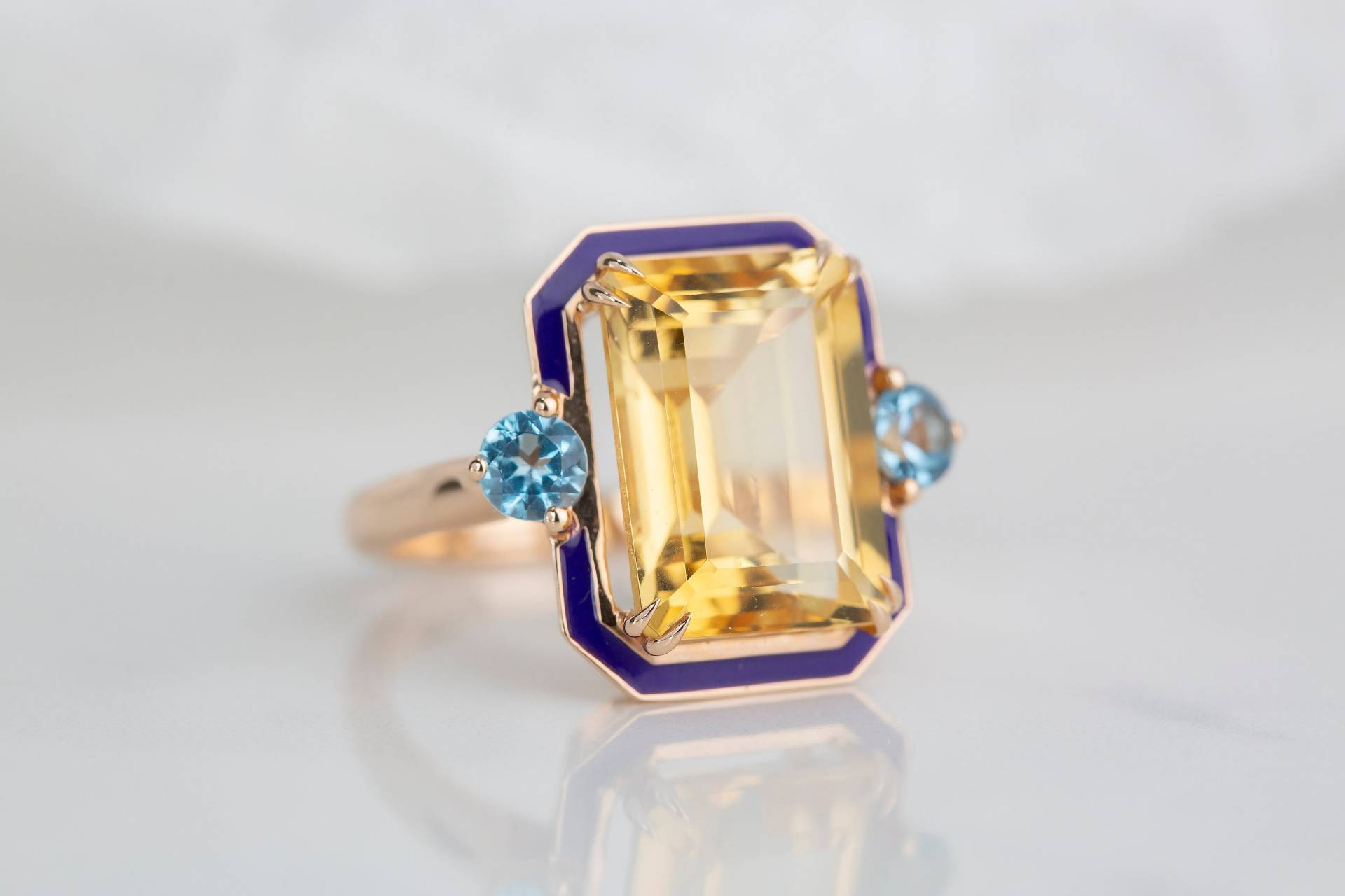 Art Deco Und Cocktail Stil Ring, 5, 76 Ct Citrin Sky Topas 14K Gold Ring von DiamondsVivid