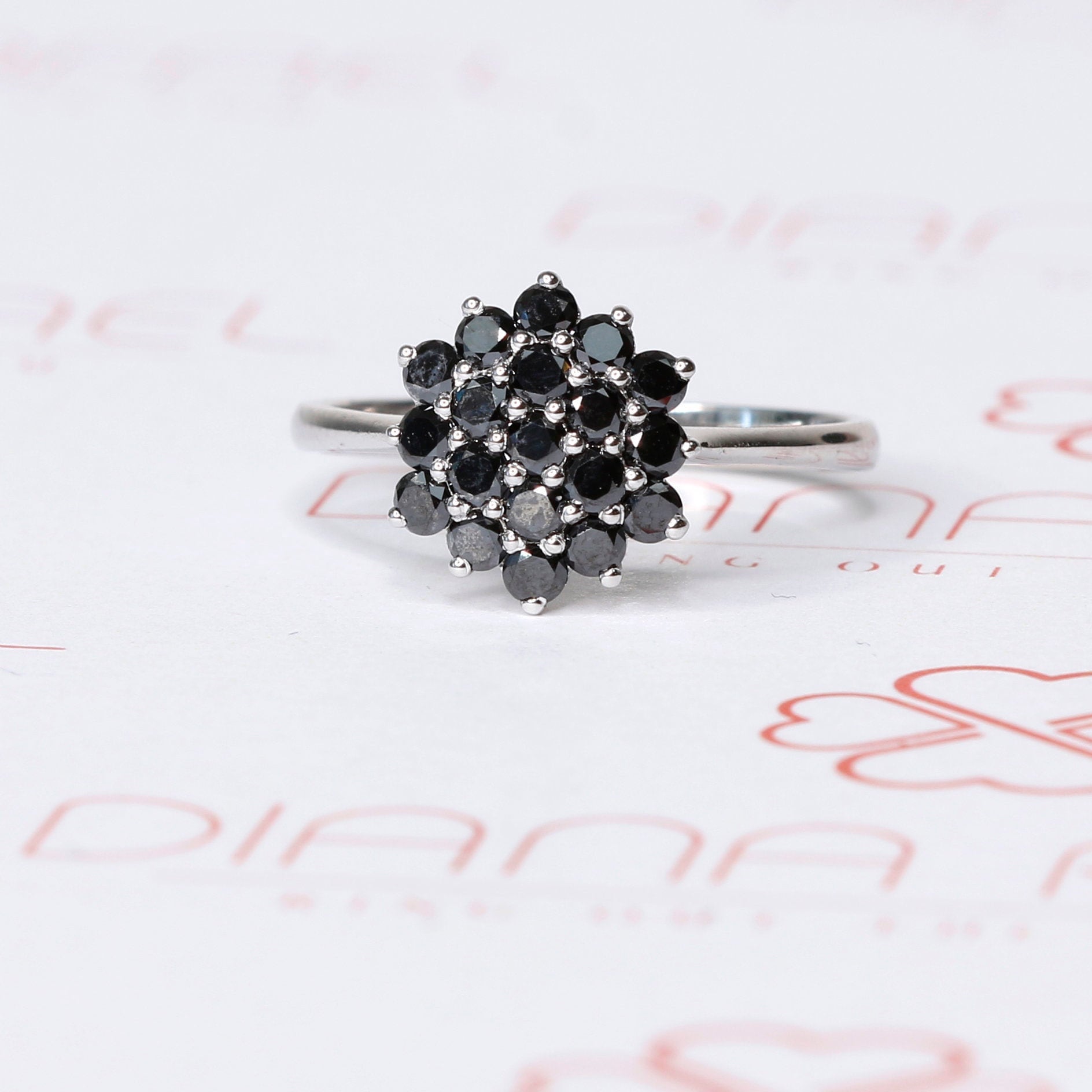 Schwarze Blume Ring, Schwarzer Diamant Cluster Ring von DianaBlackIce