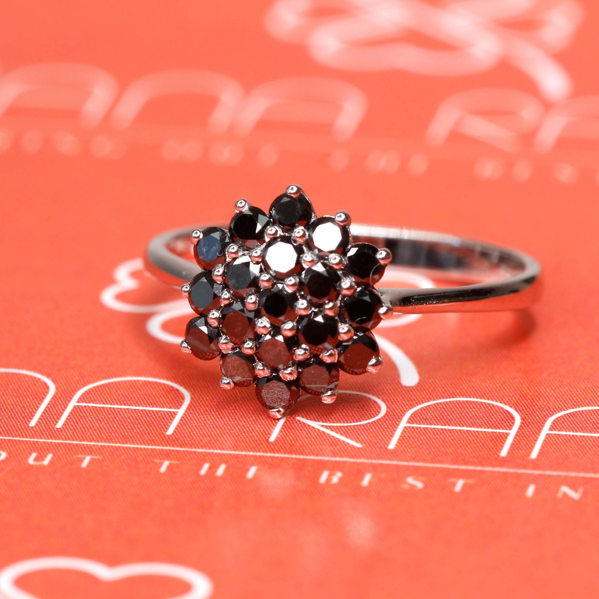 Schwarzer Blumenring, Diamant Cluster Ring von DianaBlackIce