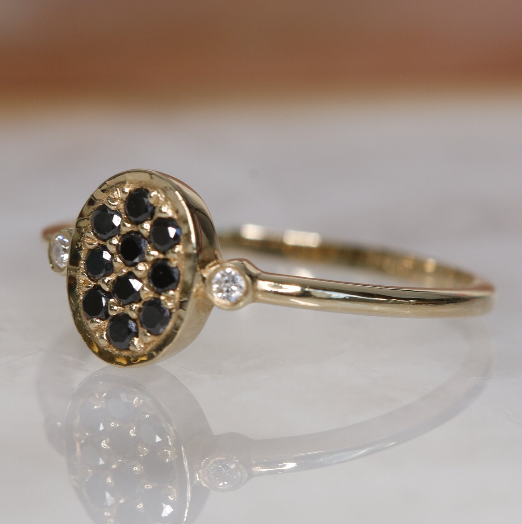 Schwarzer Diamant Ring, Oval Gelbgold Cluster Diamant, Pave Ring von DianaBlackIce