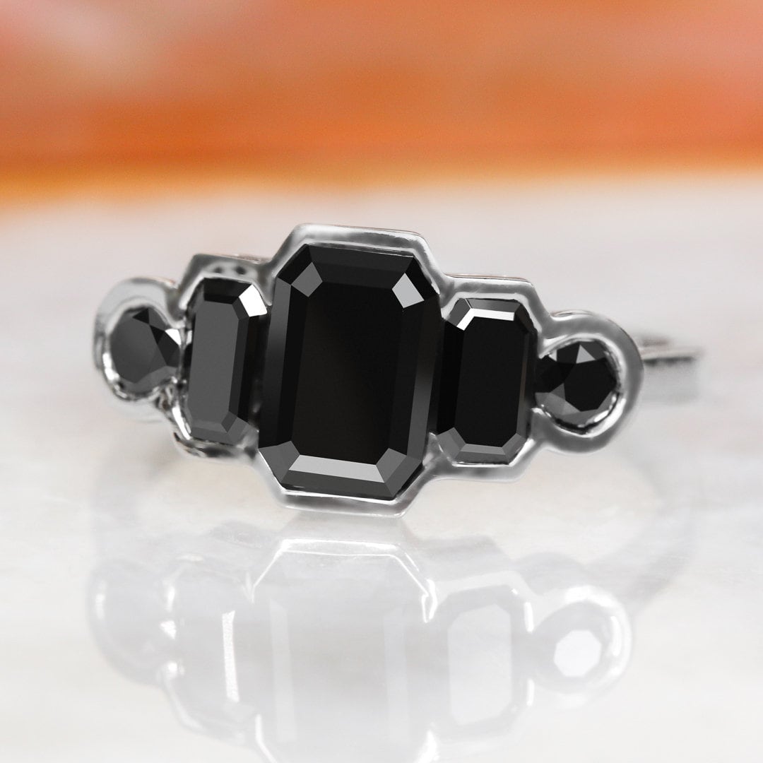 Smaragdschliff Ring, Schwarzer Diamant Weißgold Lünette, Alternative Verlobungsring, Einzigartiger Verlobungsring von DianaBlackIce