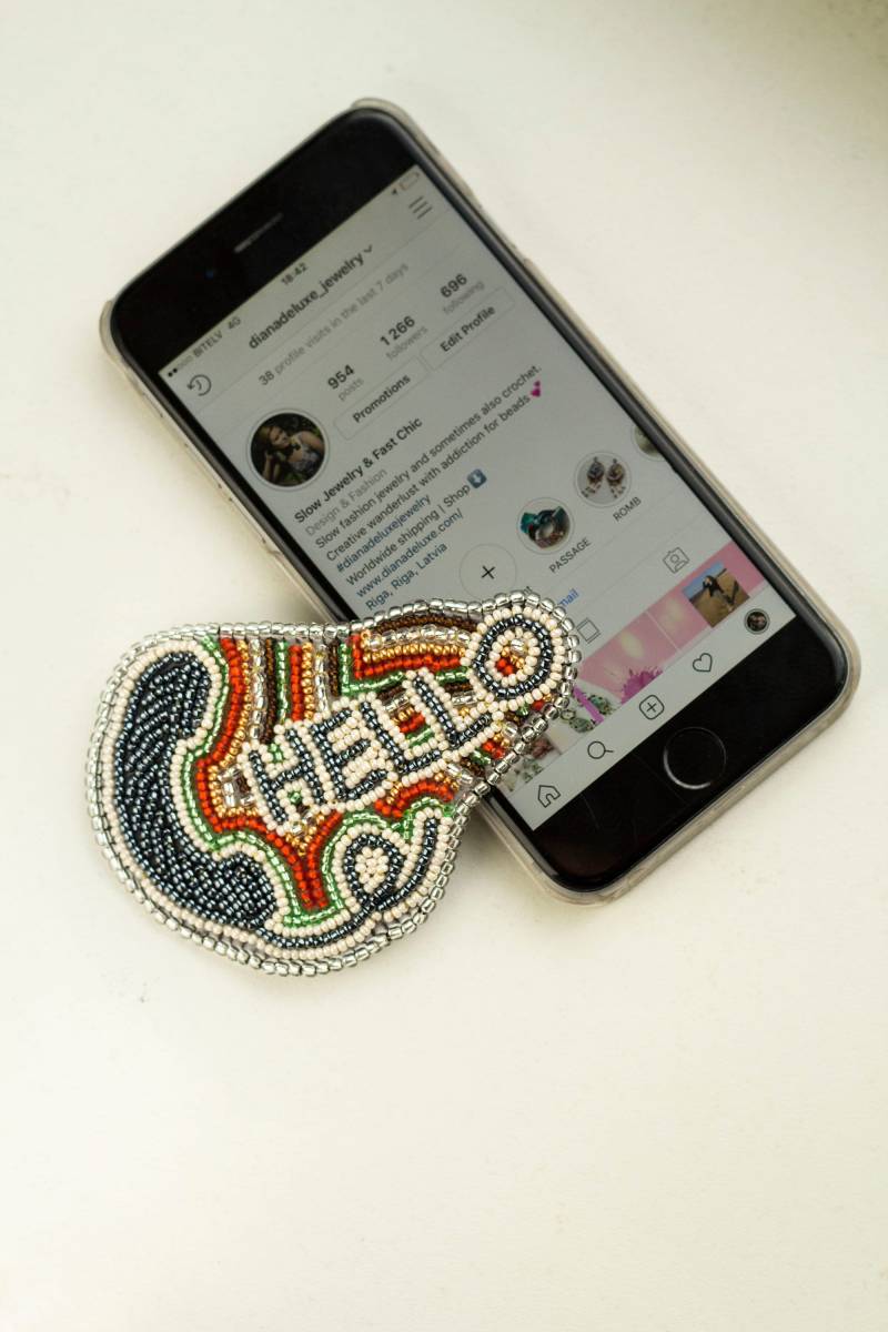 Hello/Telefon Brosche Text Nachricht Hello/Telefon Brosche Text Nachricht von DianaDeluxe