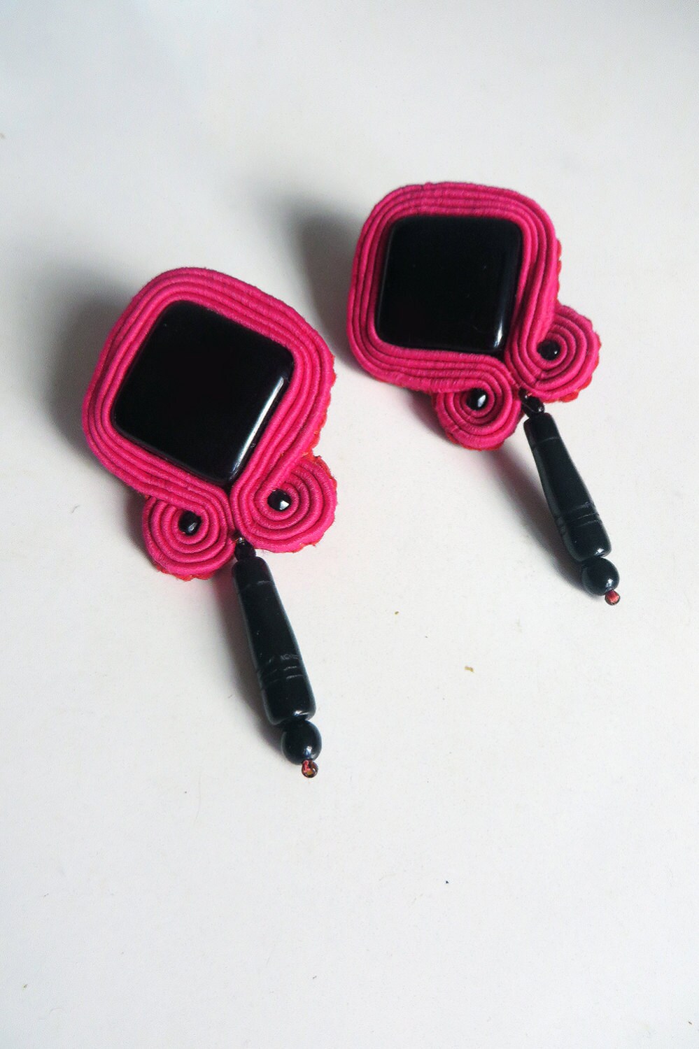 Hot Pink Ohrringe/Soutache Schwarze Brautjungfer Abschlussball Schmuck Leichte Für Empfindliche Ohren Rosa Hot Pink Ohrringe/Soutache Schwarze Brautjungfer Abschlussball Schmuck Leichte Für Empfindliche Ohren Rosa von DianaDeluxe