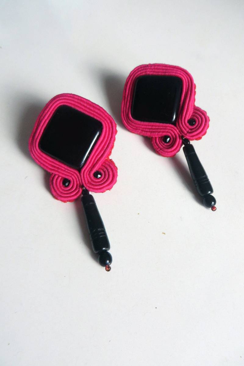 Hot Pink Ohrringe/Soutache Schwarze Brautjungfer Abschlussball Schmuck Leichte Für Empfindliche Ohren Rosa Hot Pink Ohrringe/Soutache Schwarze Brautjungfer Abschlussball Schmuck Leichte Für Empfindliche Ohren Rosa von DianaDeluxe