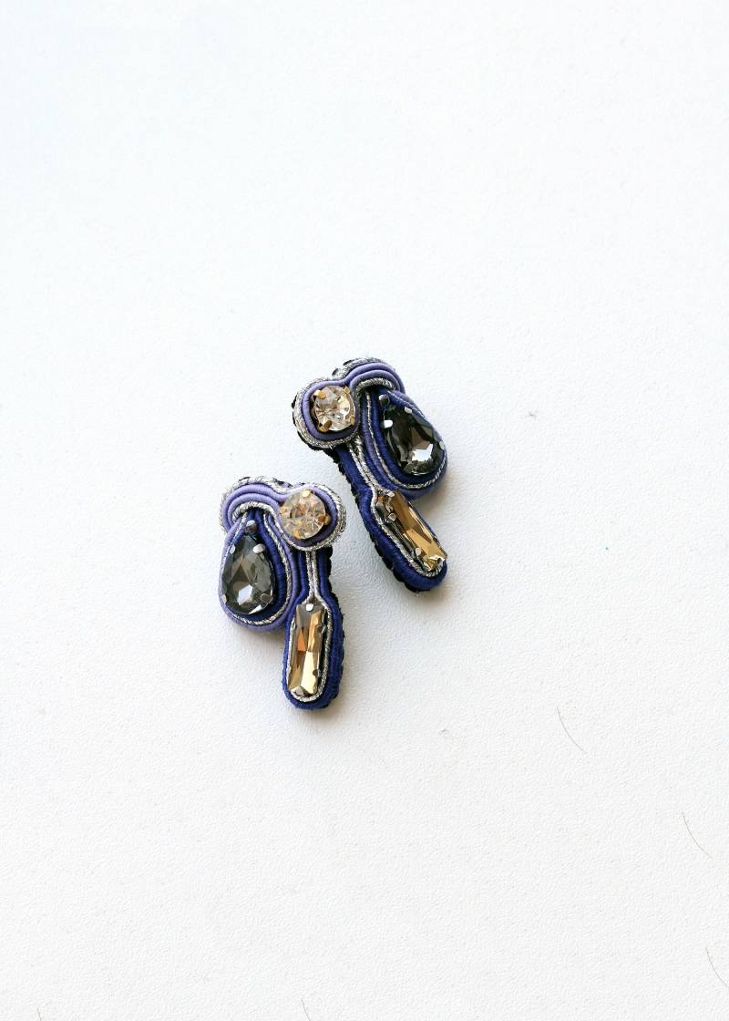 Marineblaue Ohrringe/Silberne Soutache Blaue Silberne Kristall Ohrstecker Sautache Orecchini Marineblaue Ohrringe/Silberne Soutache Blaue Silberne Kristall Ohrstecker Sautache Orecchini von DianaDeluxe