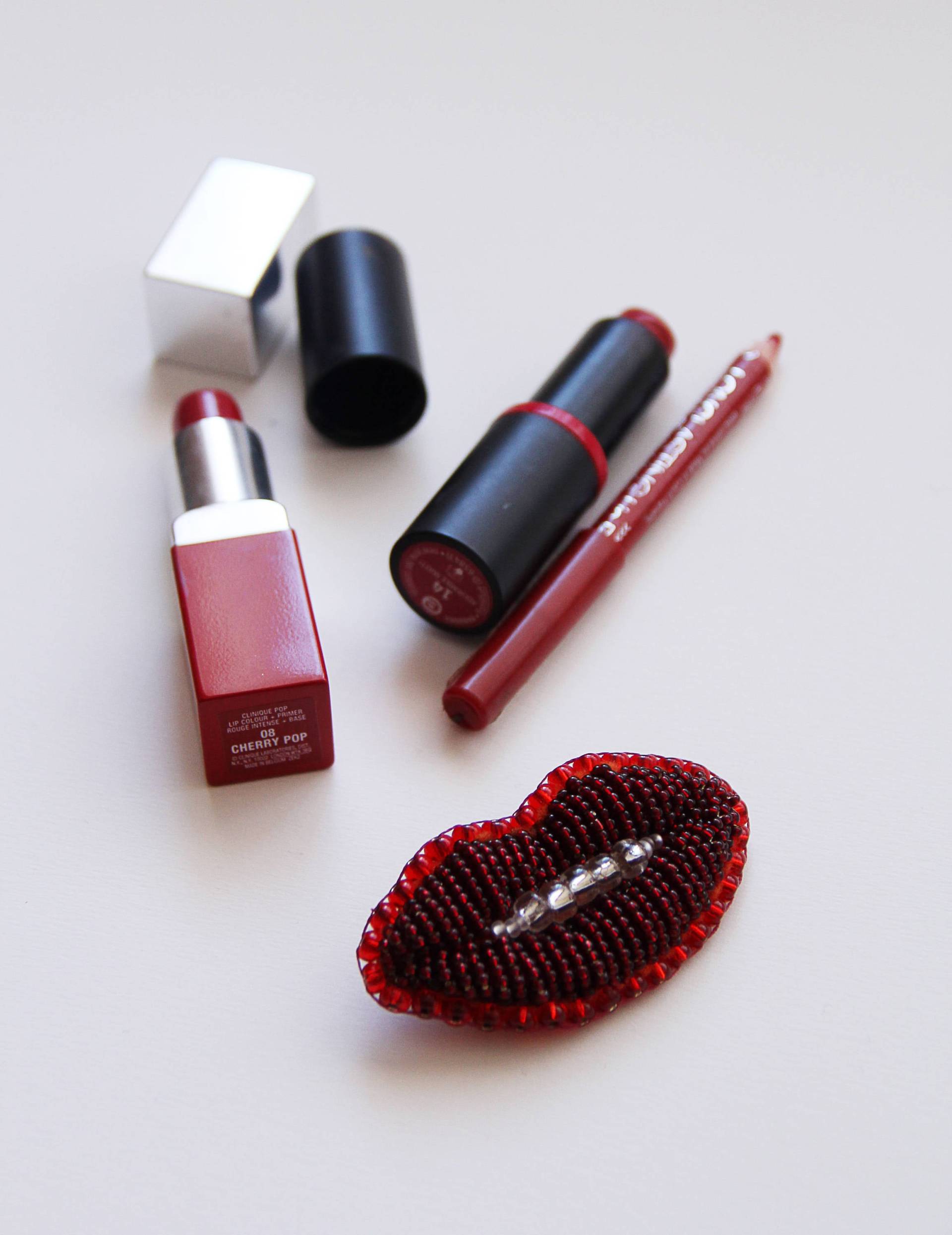Rubin Lippen Brosche/Alternative Für Historiker Rotes Lächeln Party Accessoires Rubin Lippen Brosche/Alternative Für Historiker Rotes Lächeln Party Accessoires von DianaDeluxe