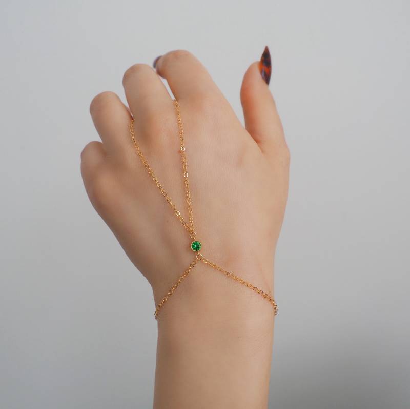 14K Gold Filled Emerald Cz Loop Zierliche Handkette von DianaHoDesigns
