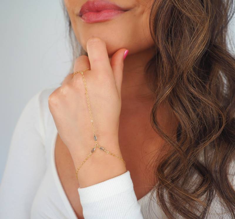 14K Gold Filled Marquise Handstück Mit Solid Labradorit von DianaHoDesigns