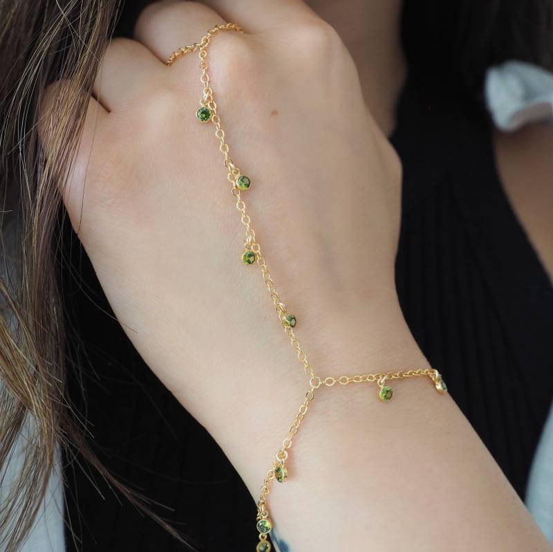 14K Gold Filled Peridot Cz Shaker Zierliche Handkette | Version 2.0 von DianaHoDesigns