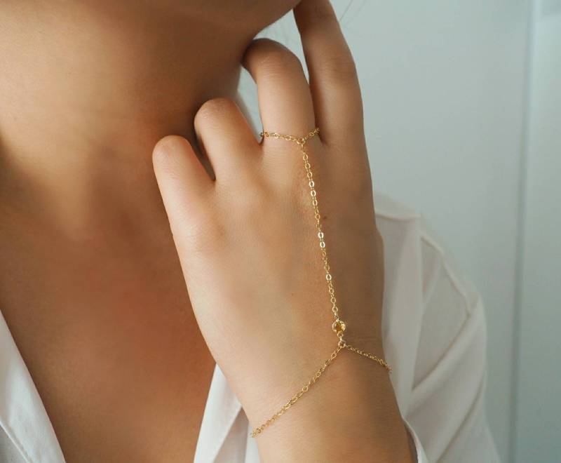 14K Gold Gefüllt Mit Solid Citrin Hand Stück Armband von DianaHoDesigns