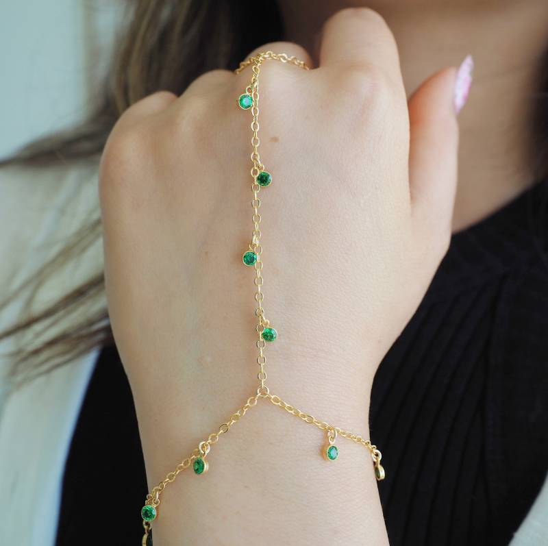 14K Gold Gefüllte Emerald Cz Shaker Zierliche Handkette von DianaHoDesigns
