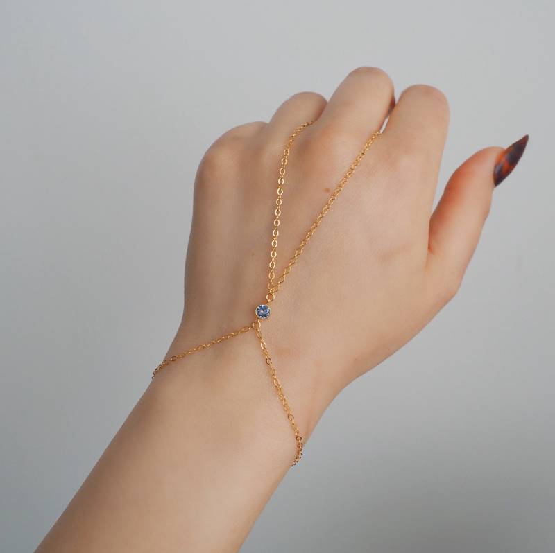 Zierliche Handkette Mit 14 Karat Gold Gefüllter Blauer Topas-Cz-Schleife von DianaHoDesigns