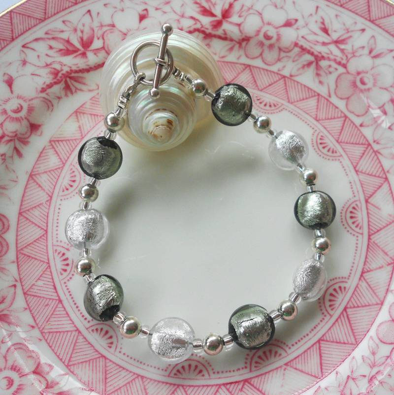 Diana Ingram Armband Mit Grauen Und Klaren Kristall Murano Glas Minilinsen "Smartie' Perlen Auf Sterling Silber Knebelverschluss von DianaIngramJewellery