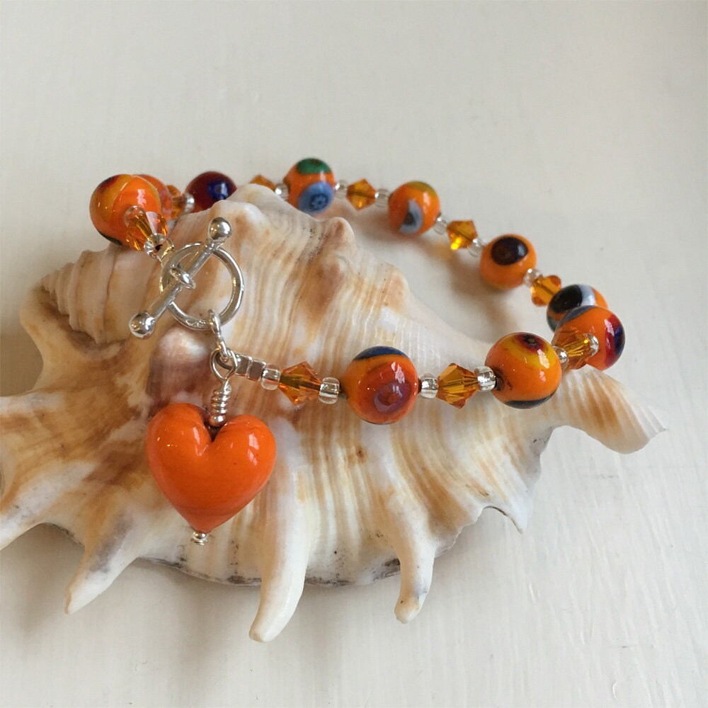 Diana Ingram Armband Mit Orange-Pastel Murano Glas Mosaik Kugeln, Swarovski© Kristallen, Kleinem Herz Anhänger Und Sterling Silber von DianaIngramJewellery