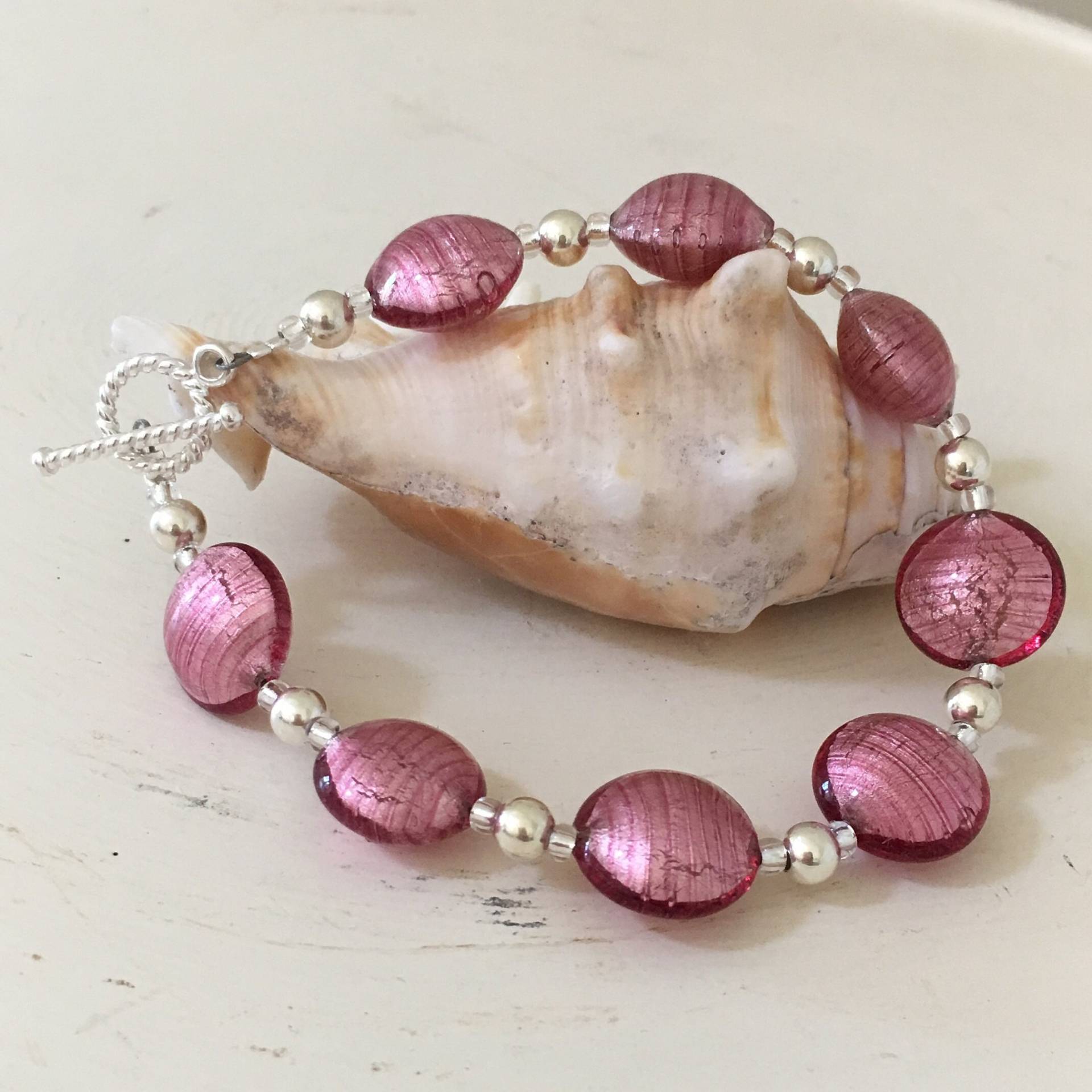 Diana Ingram Armband Mit Rosa | Cerise, Fuchsia Muranoglas Kleine Linsen "Smartie' Perlen Auf Sterling Silber Und Knebelverschluss Diana Ingram Armband Mit Rosa | Cerise, Fuchsia Muranoglas Kleine Linsen "Smartie' Perlen Auf Sterling Silber Und Knebelverschluss von DianaIngramJewellery
