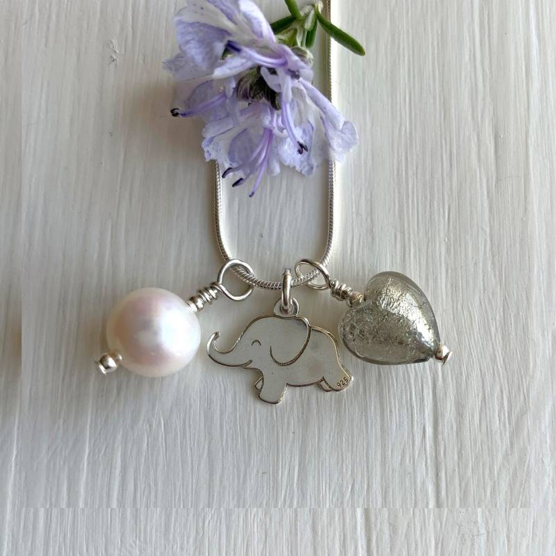 Diana Ingram Drei Charm Halskette Mit Grauem Mini-Herz Aus Muranoglas Sterling Silber von DianaIngramJewellery