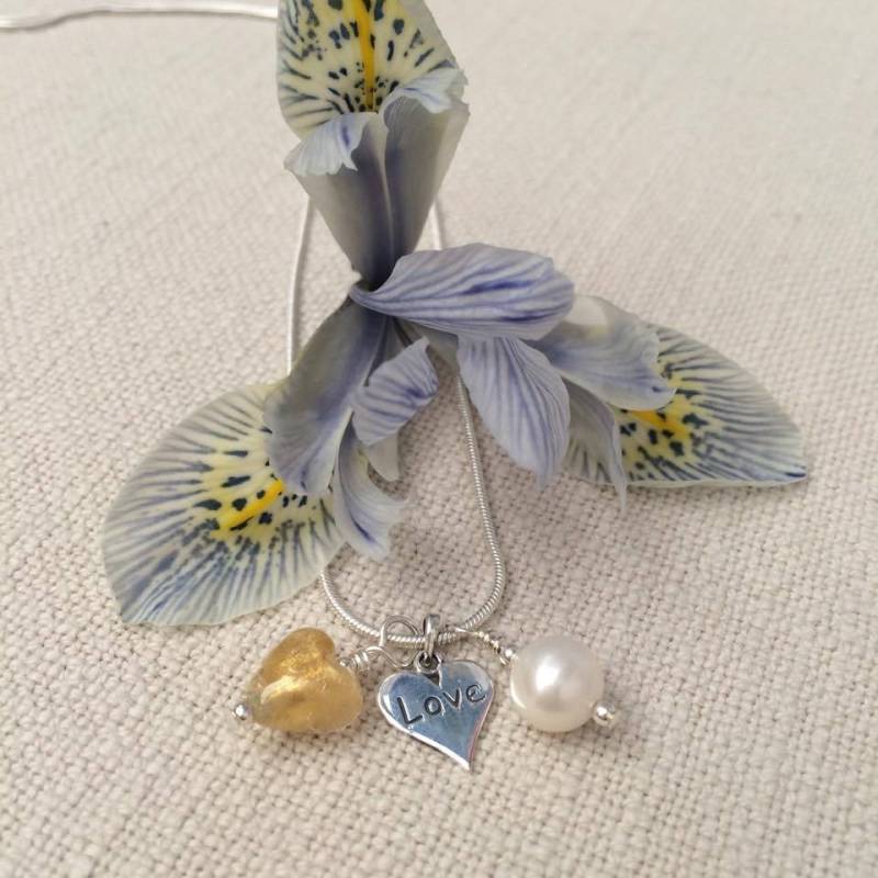 Diana Ingram Drei Charm Halskette Mit Gold Murano Glas Mini Herz An Sterling Silber Diana Ingram Drei Charm Halskette Mit Gold Murano Glas Mini Herz An Sterling Silber von DianaIngramJewellery