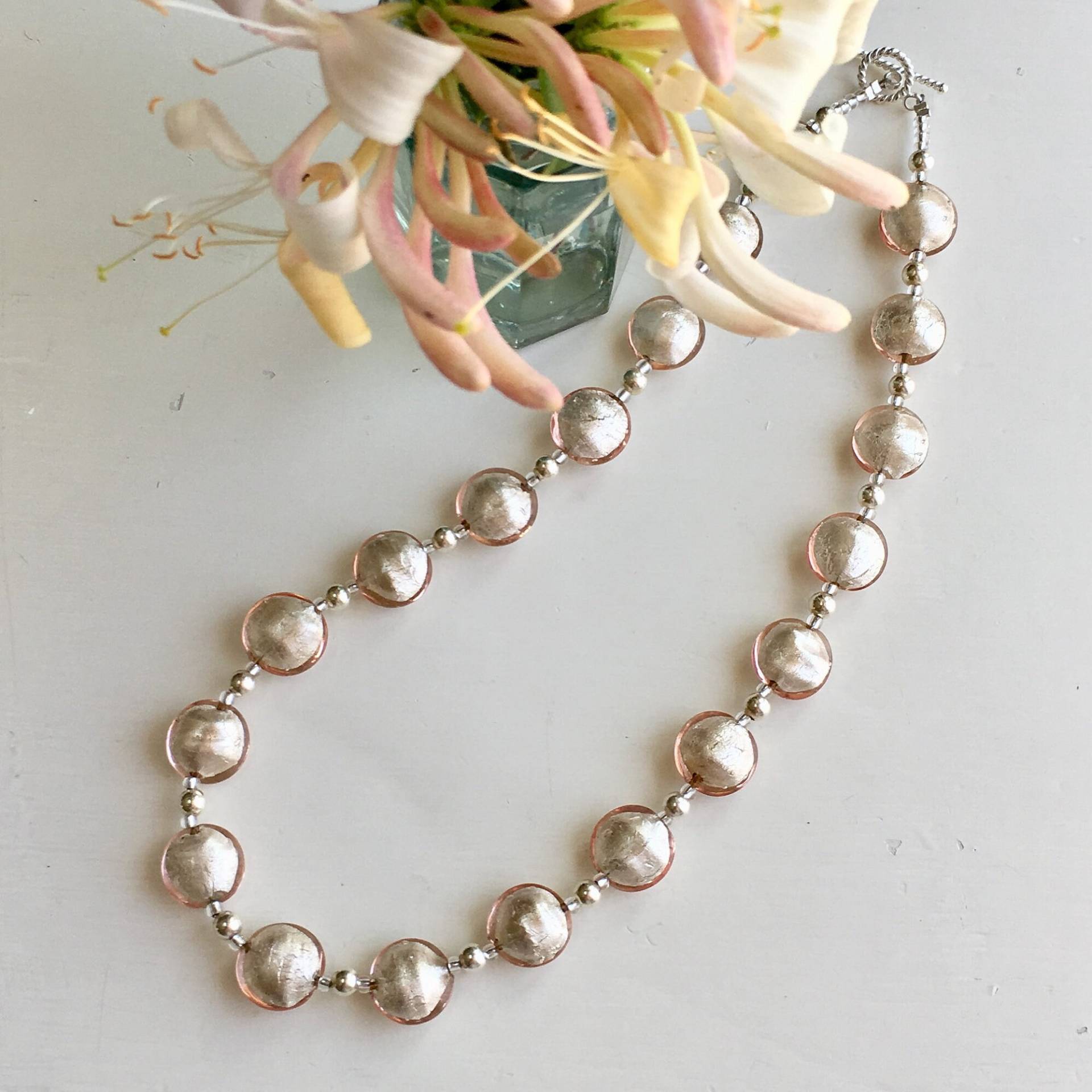Diana Ingram Halskette Mit Champagnerfarbenen | Pfirsich, Rosa Muranoglas Kleinen Linsen Perlen Auf Sterling Silber Perlen Und Verschluss Diana Ingram Halskette Mit Champagnerfarbenen | Pfirsich, Rosa Muranoglas Kleinen Linsen Perlen Auf Sterling Silber Perlen Und Verschluss von DianaIngramJewellery