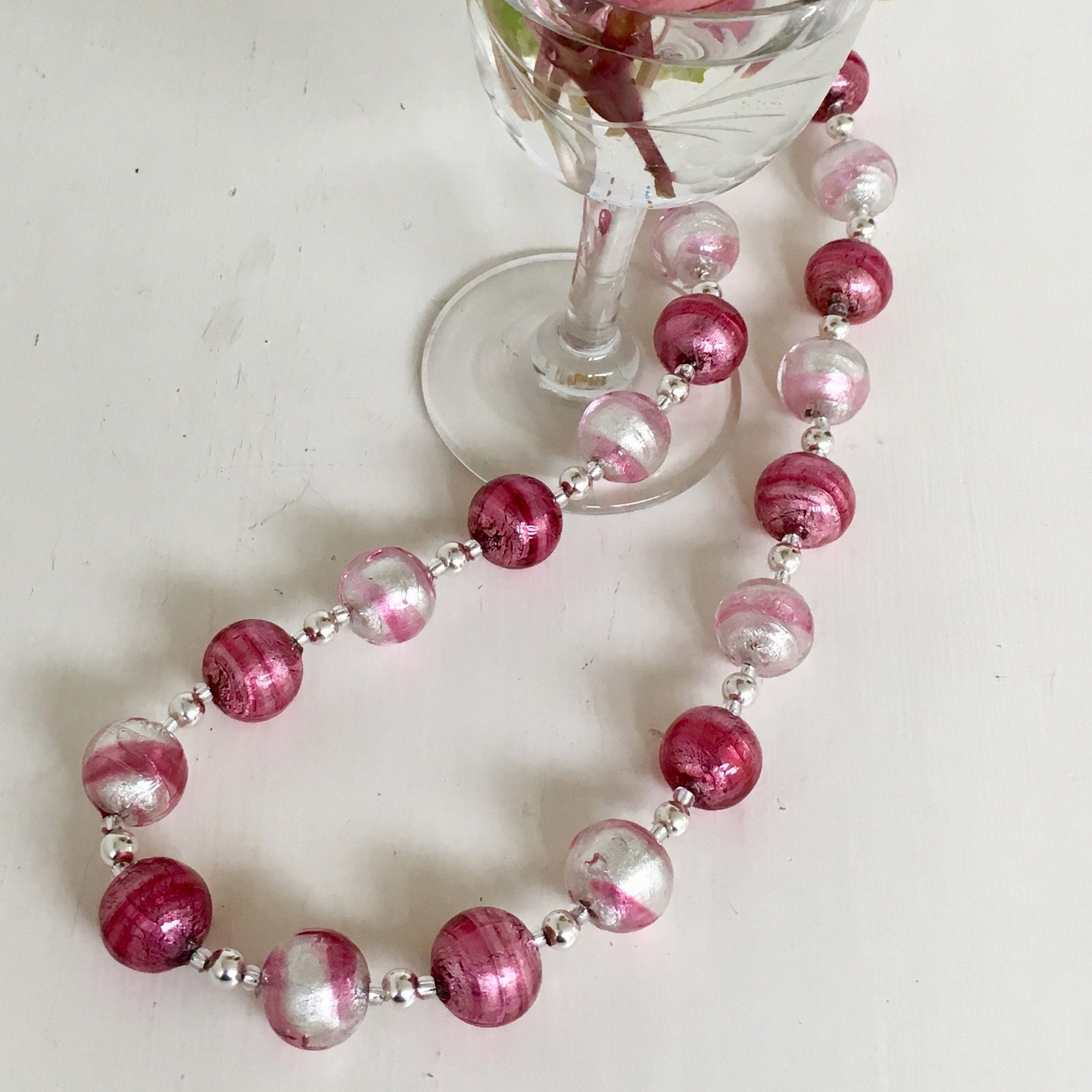 Diana Ingram Murano Glas Halskette Mit Kleinen Kugelperlen Auf Sterling Silber Perlen Und Verschluss Diana Ingram Murano Glas Halskette Mit Kleinen Kugelperlen Auf Sterling Silber Perlen Und Verschluss von DianaIngramJewellery