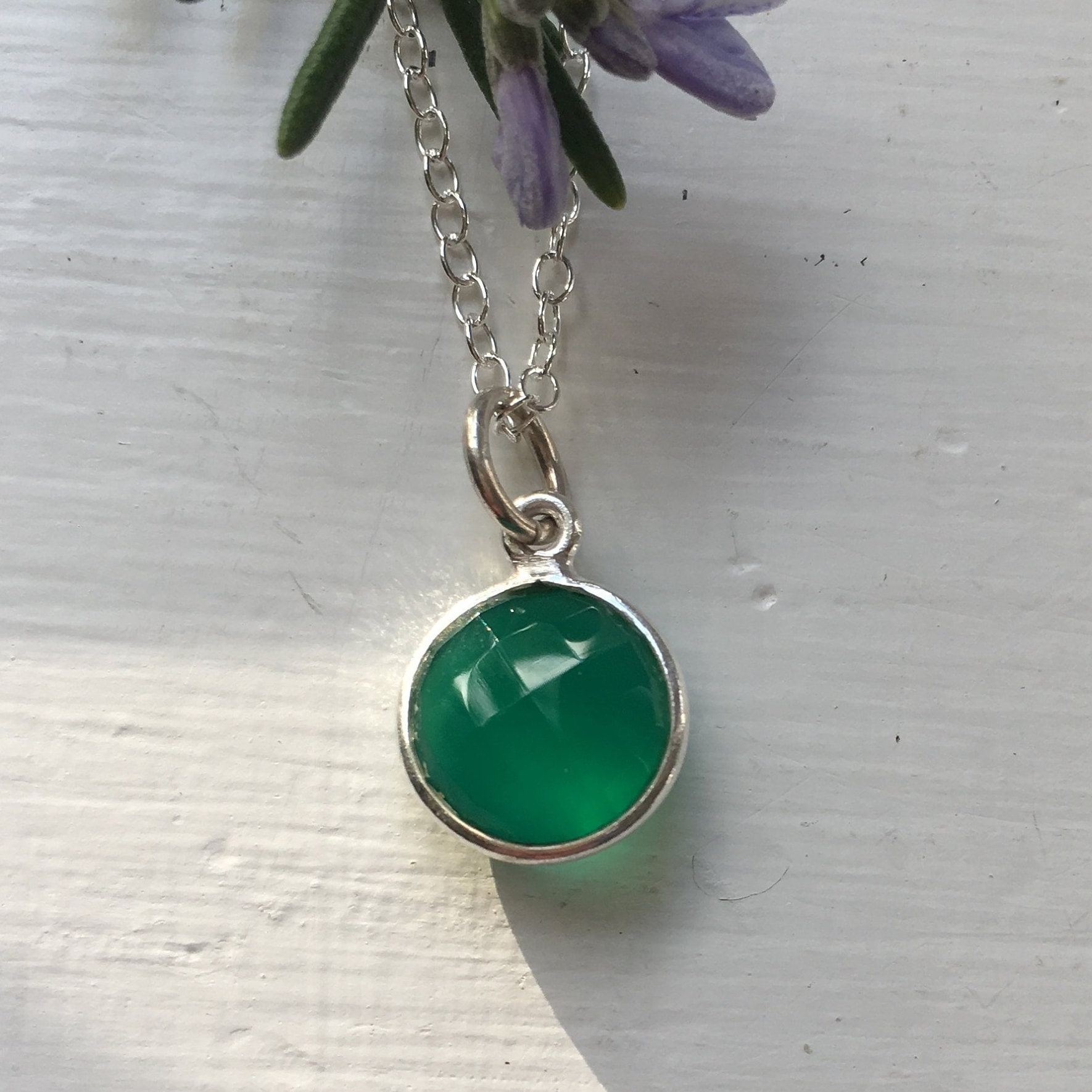 Diana Ingram Sterling Silber Kette Mit Grüner Onyx Kristall Edelstein-Anhänger von DianaIngramJewellery