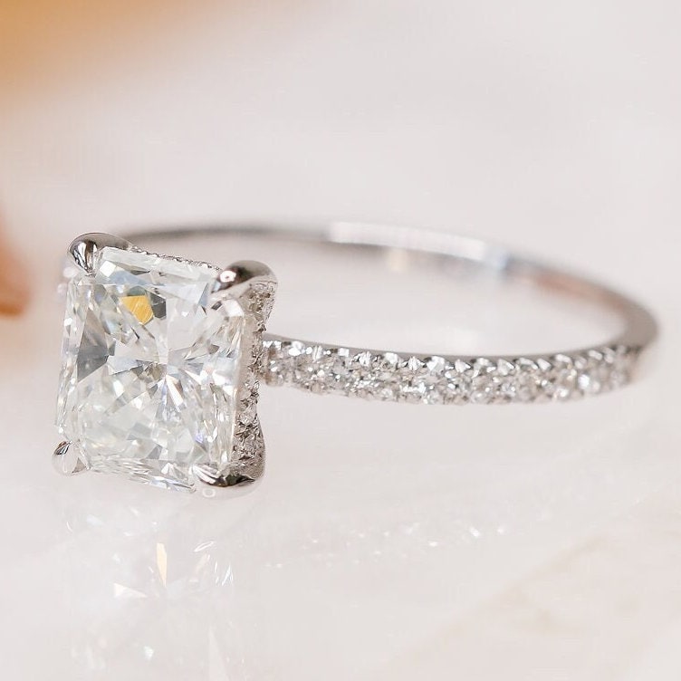14K Weißgold Strahlend Geschliffener Verlobungsring, Verdeckter Halo Diamant Ring, Diamantring, Hochzeitsschmuck von DianaRafaelJewelry