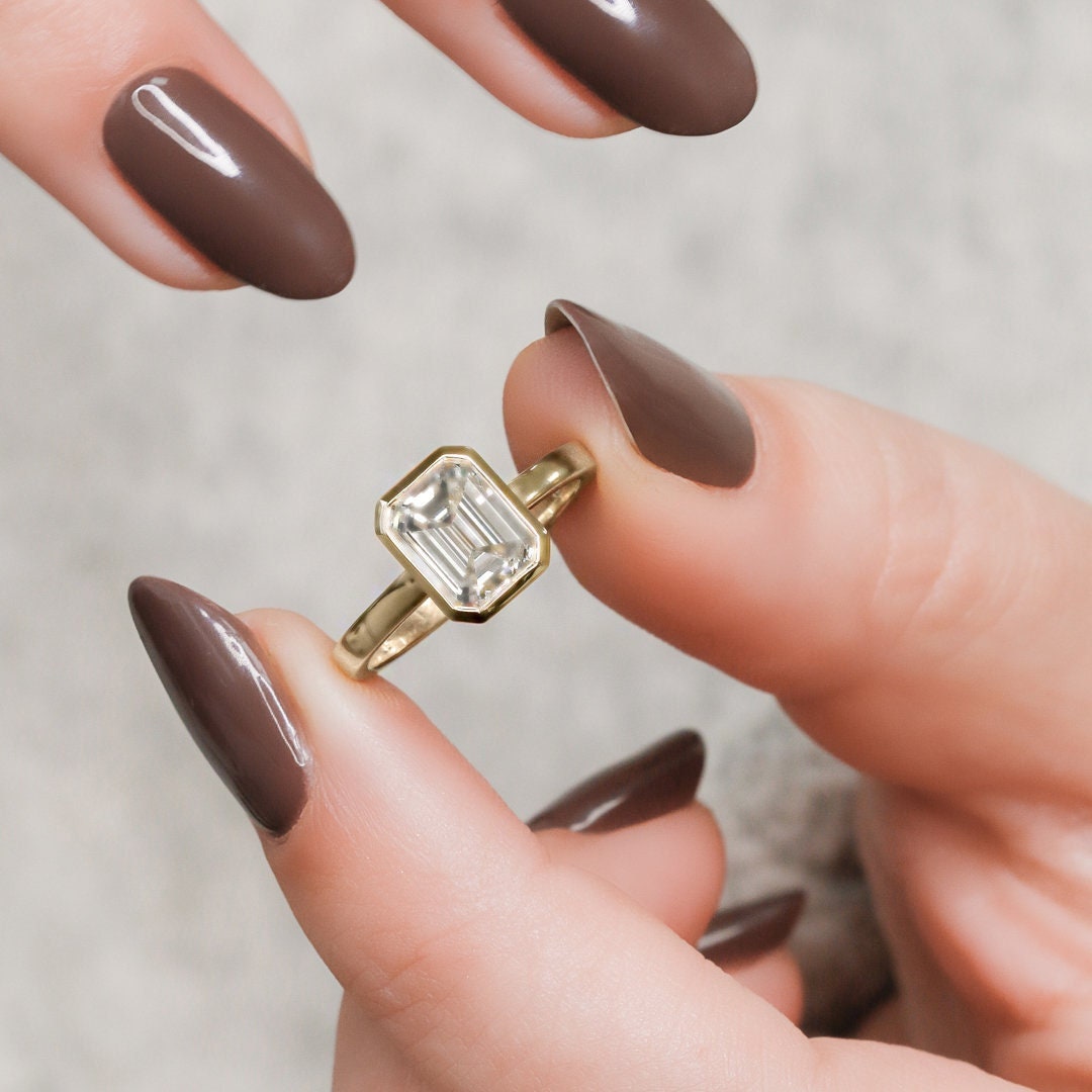 2 Karat Ehering, Smaragdschliffring, Natürlicher Smaragd-Verlobungsring, Zwei Smaragd Diamantring, Art-Deco-Lünette Diamantring 2 Karat Ehering, Smaragdschliffring, Natürlicher Smaragd-Verlobungsring, Zwei Smaragd Diamantring, Art-Deco-Lünette Diamantring von DianaRafaelJewelry