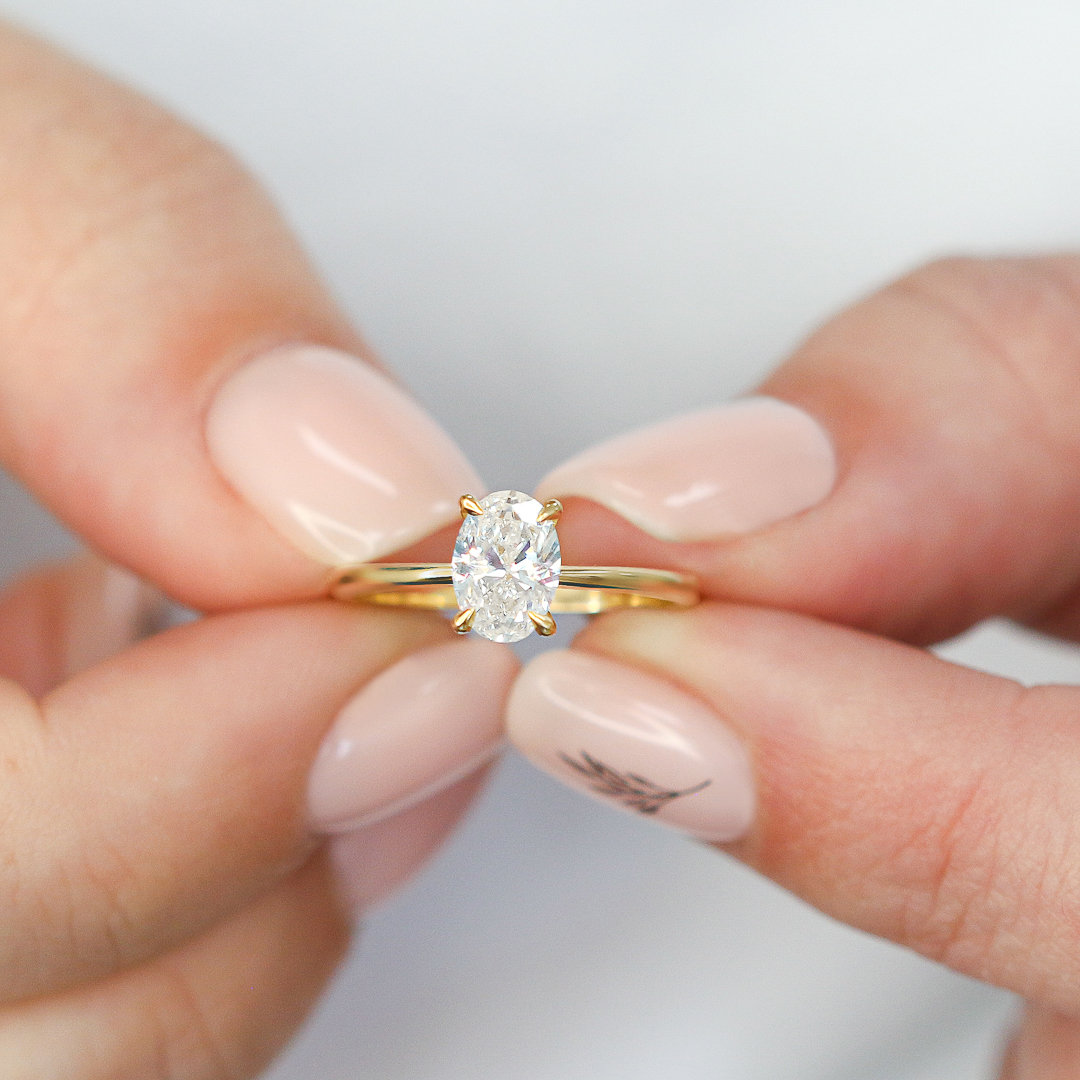 Dünner Band Oval Diamant Verlobungsring, Echter Natürlicher Ring, Zierlicher Gelbgold Verlobungsring von DianaRafaelJewelry