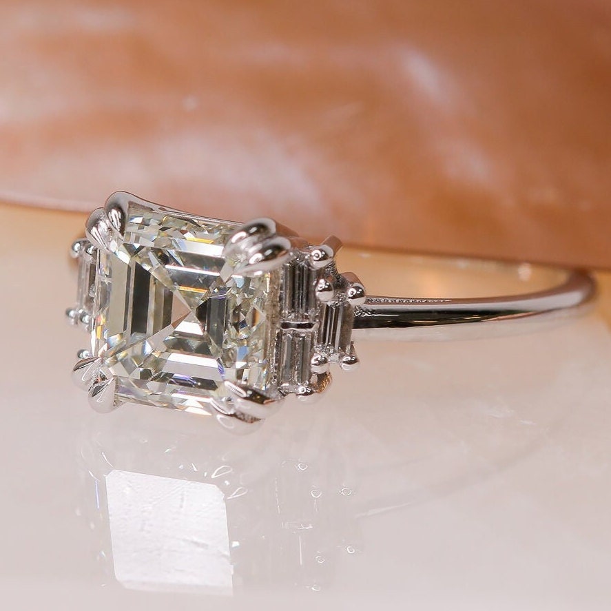 Einzigartiger Verlobungsring, 2 Karat Diamant Ring, Asscher Cut Step Unikat Baguette Ring von DianaRafaelJewelry