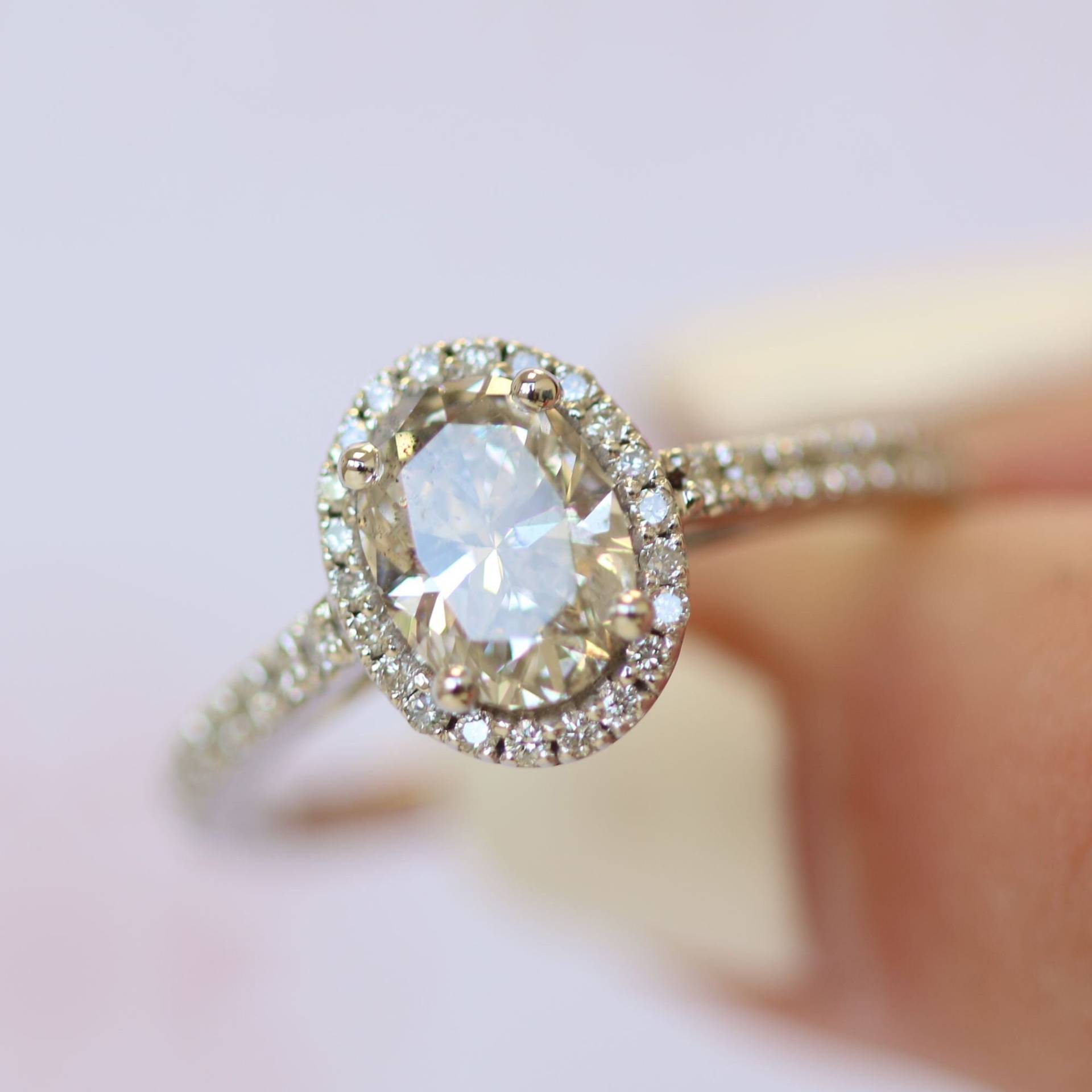 Oval Diamant Verlobungsring, Halo Halo, Versprechensring, 14K Weißgold, Diamantring, Weißgold Verlobungsring von DianaRafaelJewelry