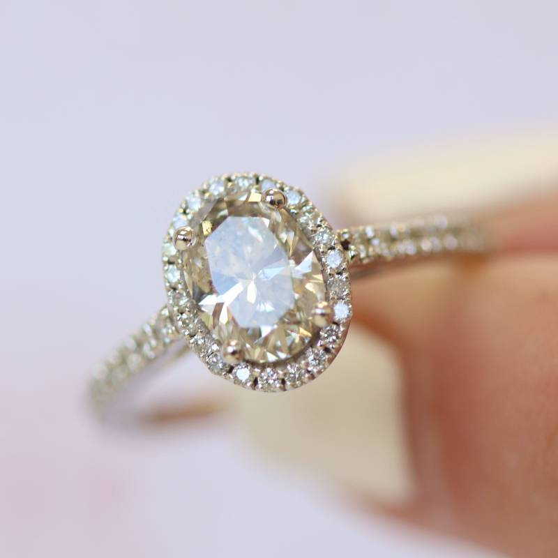 Oval Diamant Verlobungsring, Halo Halo, Versprechensring, 14K Weißgold, Diamantring, Weißgold Verlobungsring von DianaRafaelJewelry