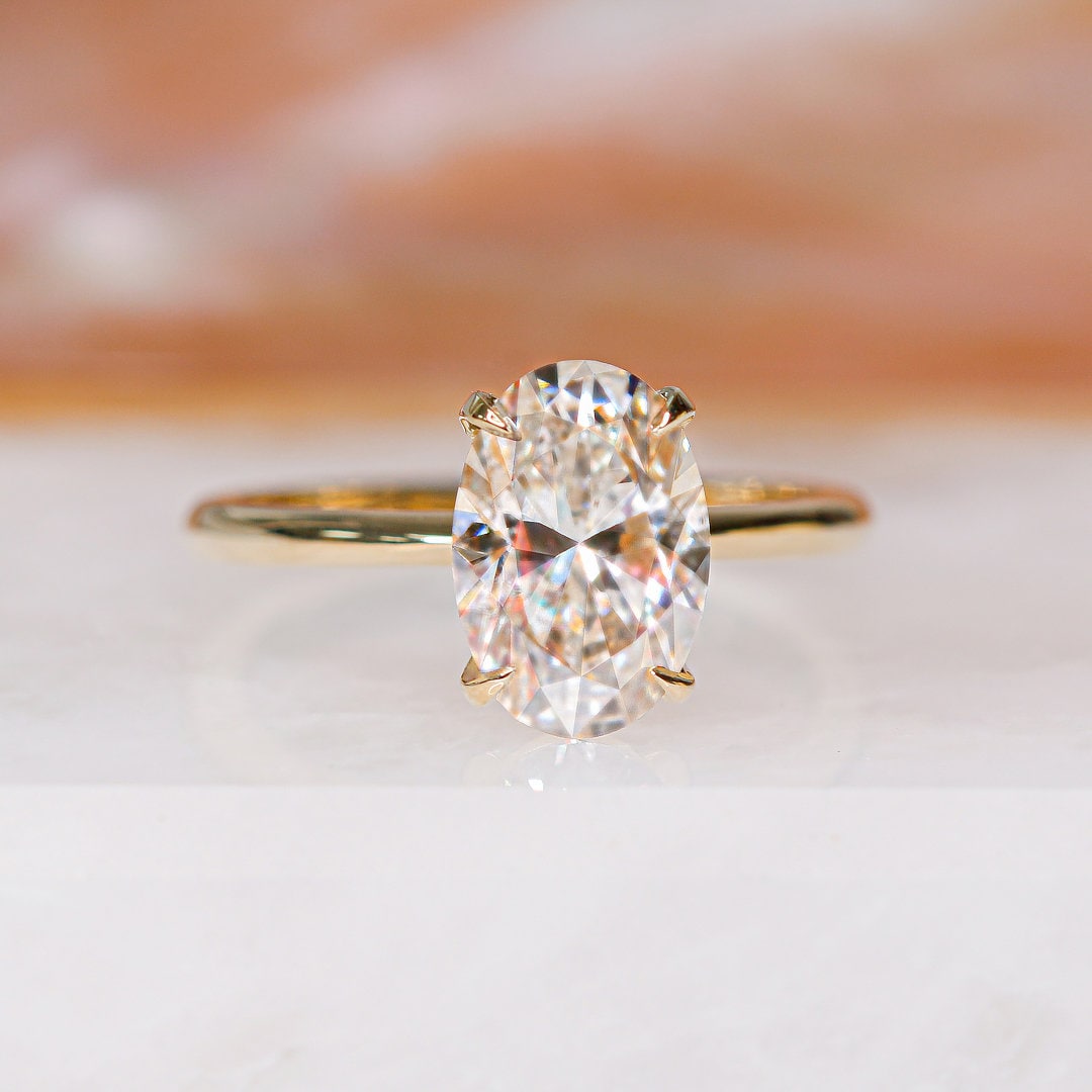 Ovaler Diamant Moonlit Sky Ring, Gelbgold Diamantring, 2.28 Karat von DianaRafaelJewelry