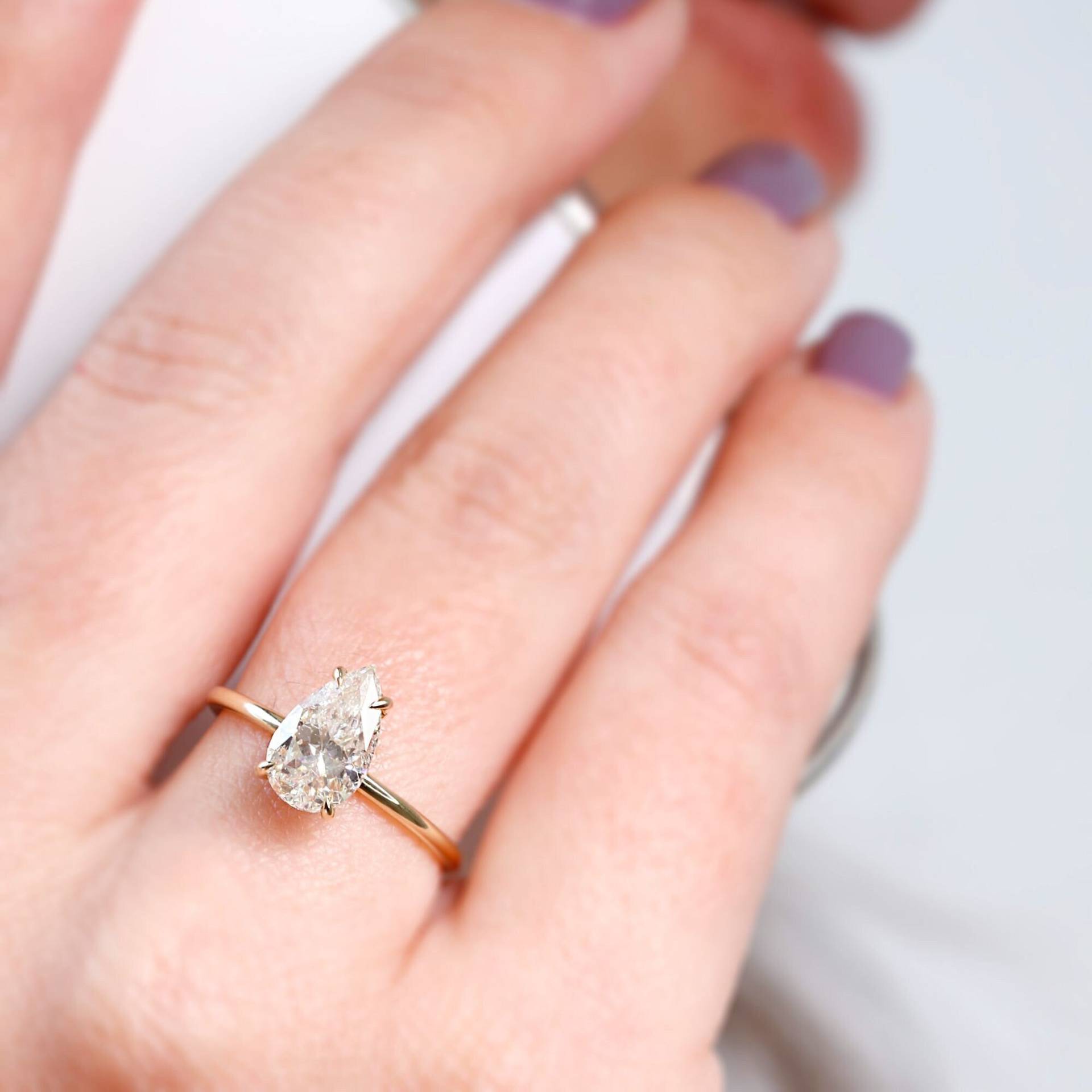 Birne Verlobungsring, Birnenschliff Ring, Solitärring, Diamant Birnen Versprechen Versteckter Halo Krallen Zacken Birne Verlobungsring, Birnenschliff Ring, Solitärring, Diamant Birnen Versprechen Versteckter Halo Krallen Zacken von DianaRafaelJewelry