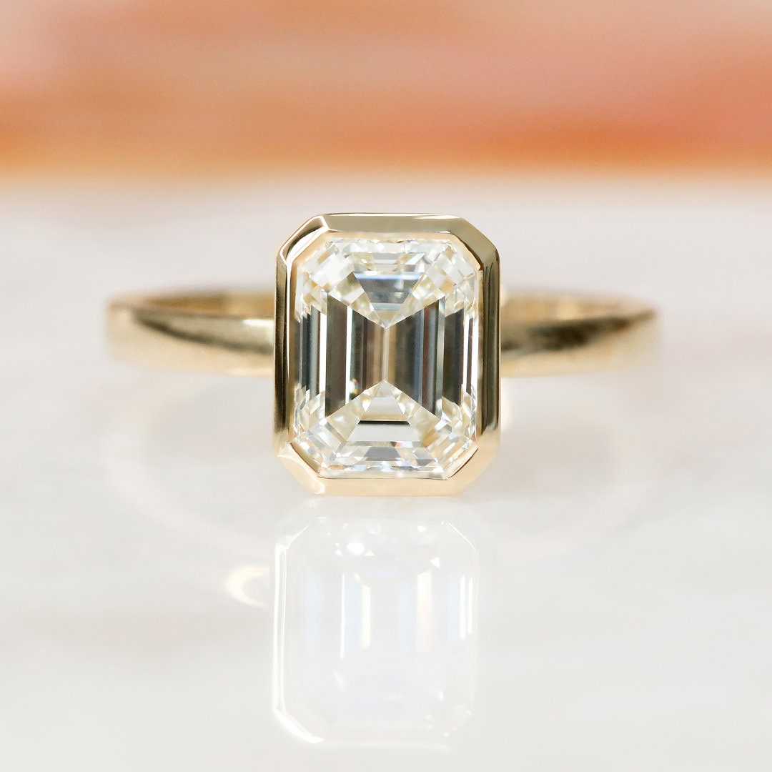 Smaragdschliff Diamant Schimmer Ring, Gelbgold 2.01 Karat von DianaRafaelJewelry