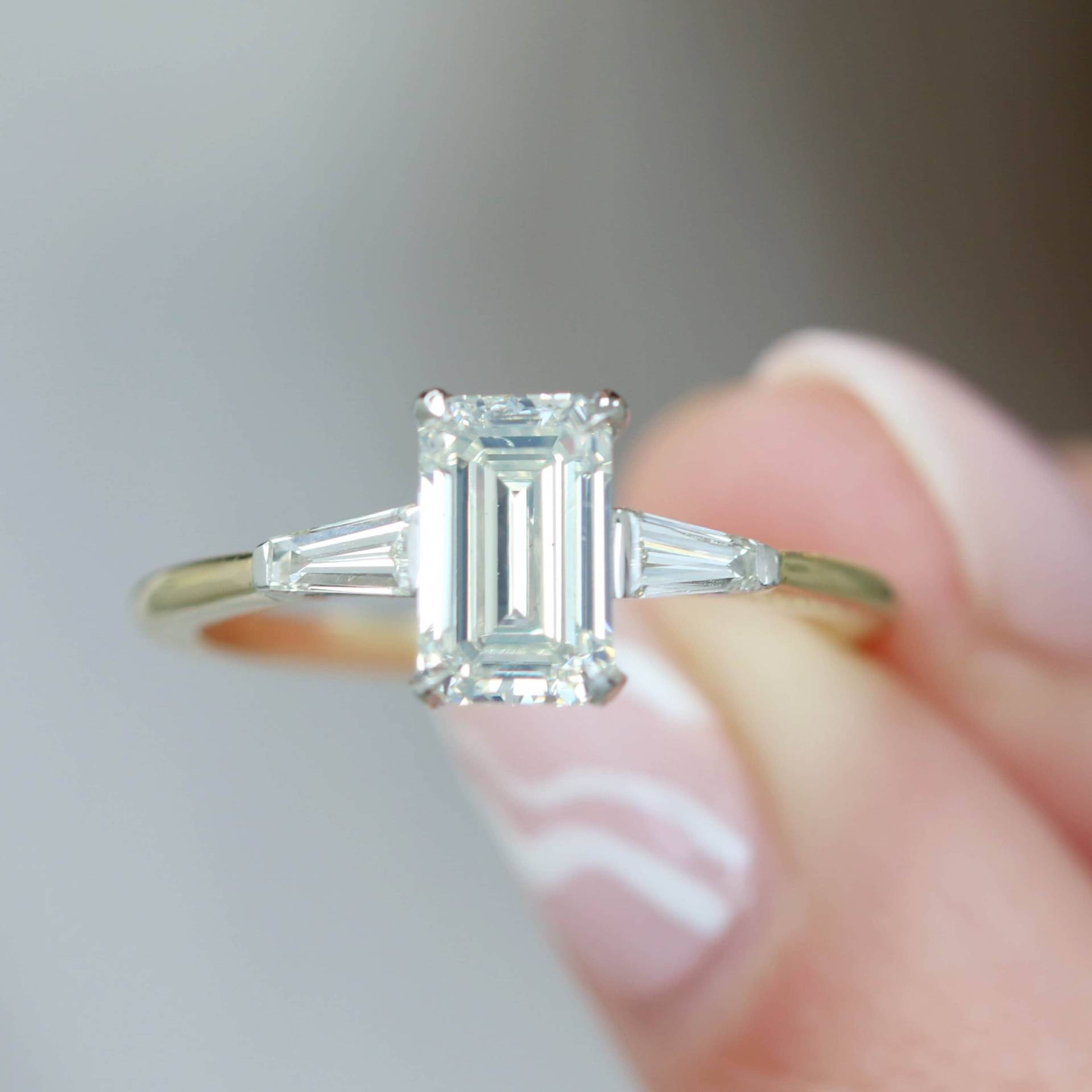 Smaragdschliff Verlobungsring, Diamantring Im Smaragdschliff, Zweifarbiger Baguette Diamantring, 14K Gold Natürlicher Smaragdschliff Verlobungsring, Diamantring Im Smaragdschliff, Zweifarbiger Baguette Diamantring, 14K Gold Natürlicher von DianaRafaelJewelry