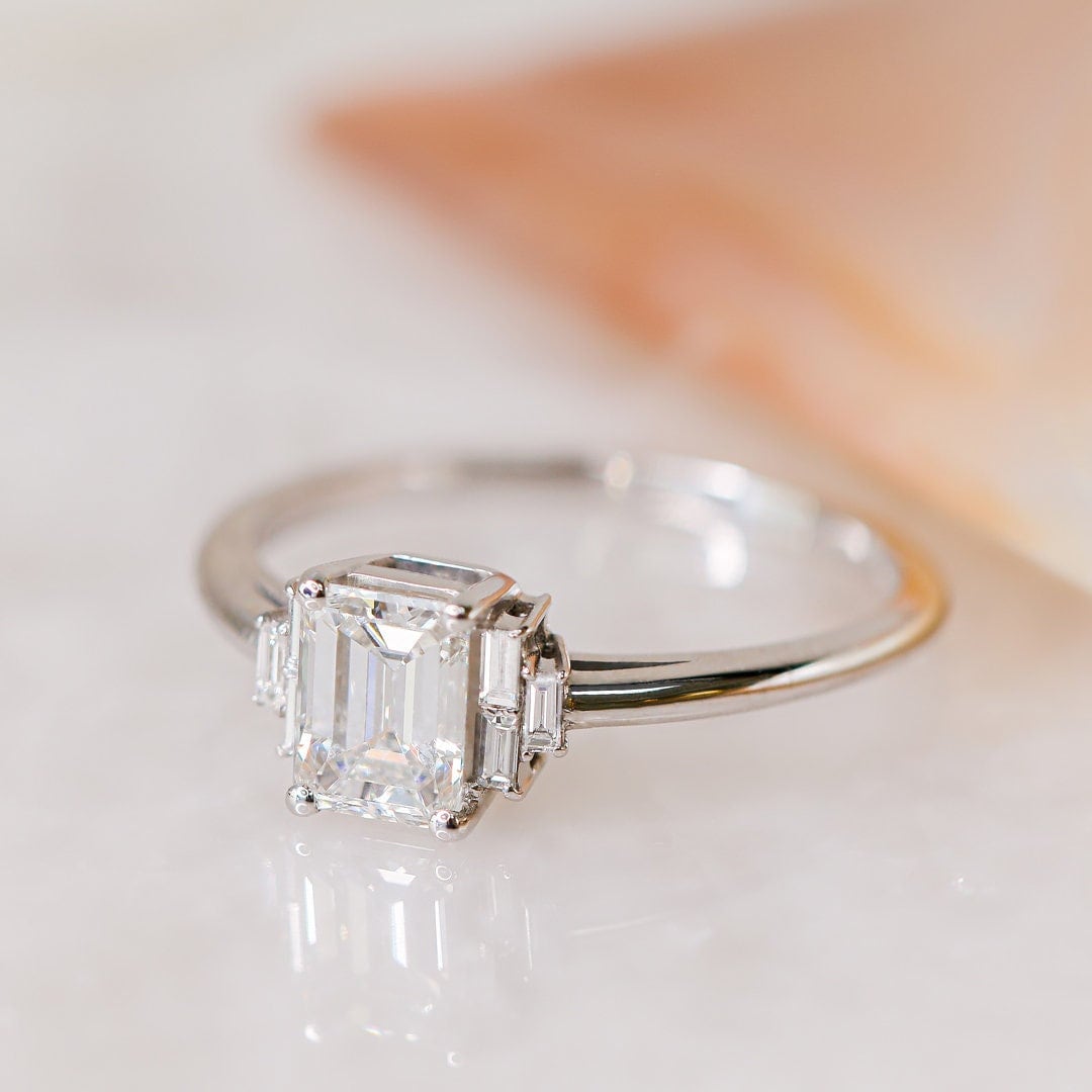 Smaragdschliff Weißgold Ring, Diamant Verlobungsring, Einzigartiger Hochzeitsschmuck Smaragdschliff Weißgold Ring, Diamant Verlobungsring, Einzigartiger Hochzeitsschmuck von DianaRafaelJewelry