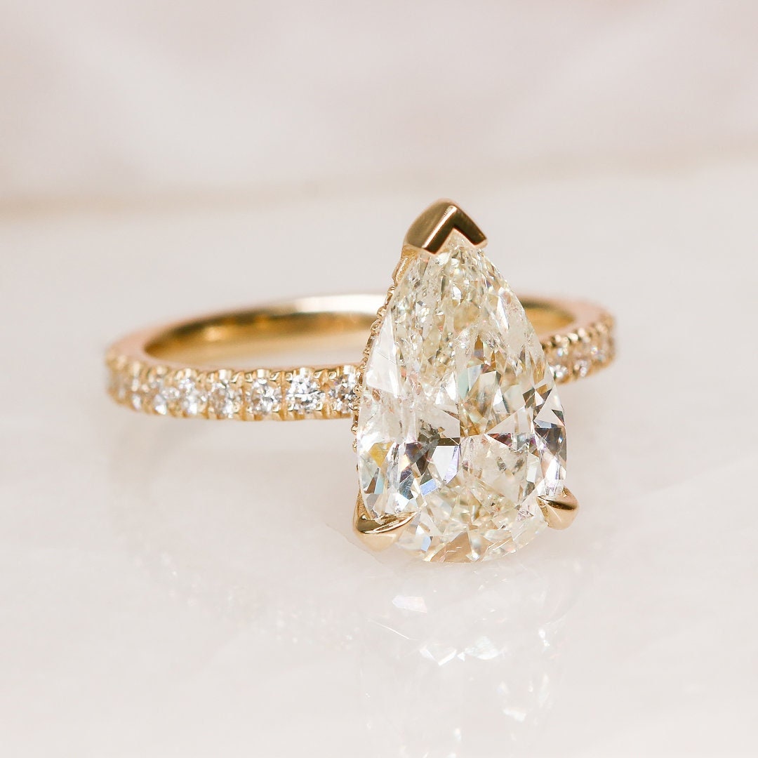 Versandfertig | Diamant-Verlobungsring in Birnenschliff, 3, 5 Cts Diamantring Tropfenform, Gelbgold-Diamantring Versandfertig | Diamant-Verlobungsring in Birnenschliff, 3, 5 Cts Diamantring Tropfenform, Gelbgold-Diamantring von DianaRafaelJewelry