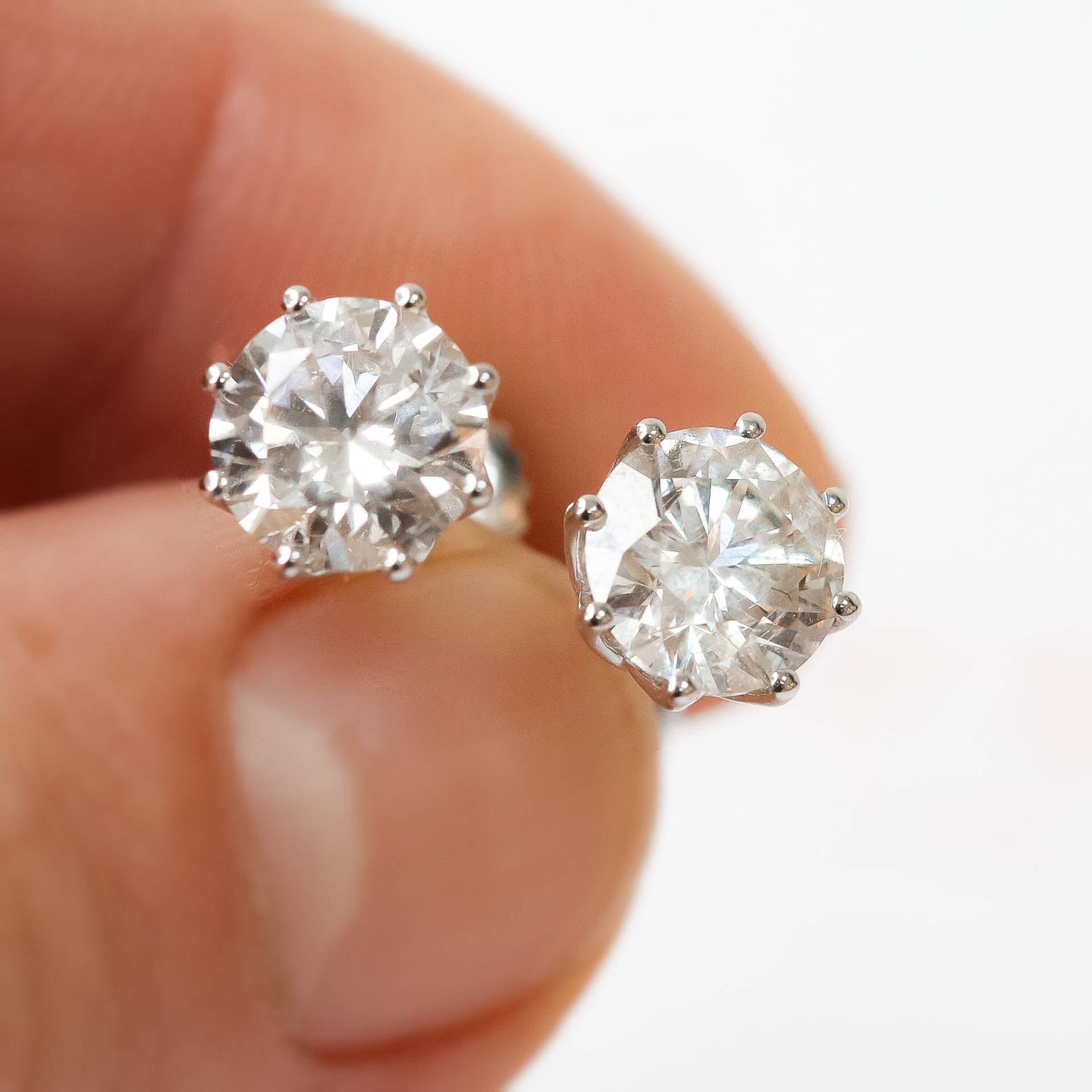 Zierliche 2.5 Karat Echte Diamant Ohrstecker Jahrestag Für Frauen von DianaRafaelJewelry