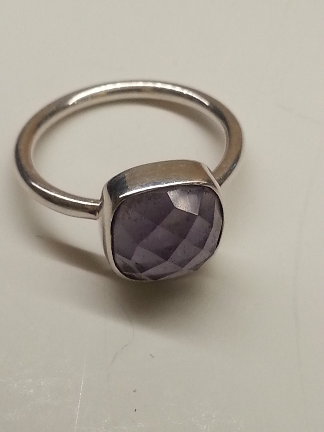 Amethyst-Ring Aus Sterlingsilber Mit Kissenschliff, Größe 7 von DianaReevesJewelry