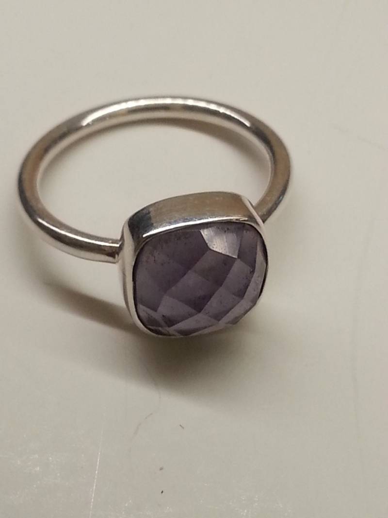 Amethyst-Ring Aus Sterlingsilber Mit Kissenschliff, Größe 7 von DianaReevesJewelry