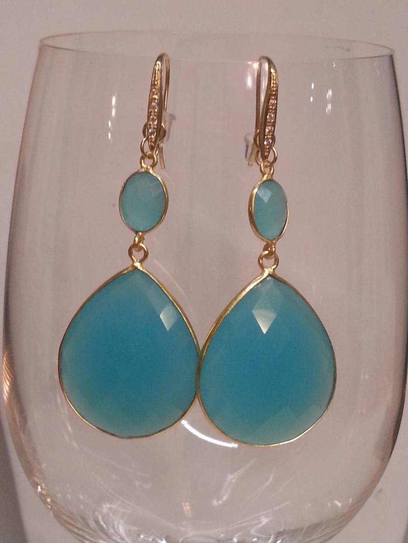 Aqua Chalcedon Ohrringe Mit Vermeil Gold Einfassung Und Cz Akzent Vergoldeten Haken von DianaReevesJewelry