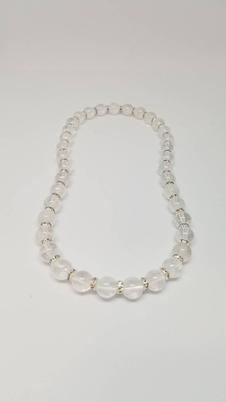 Bergkristall Und Strass Perlen Stretch Halskette Oder Dreifach Gewickeltes Armband. 17 Zoll von DianaReevesJewelry