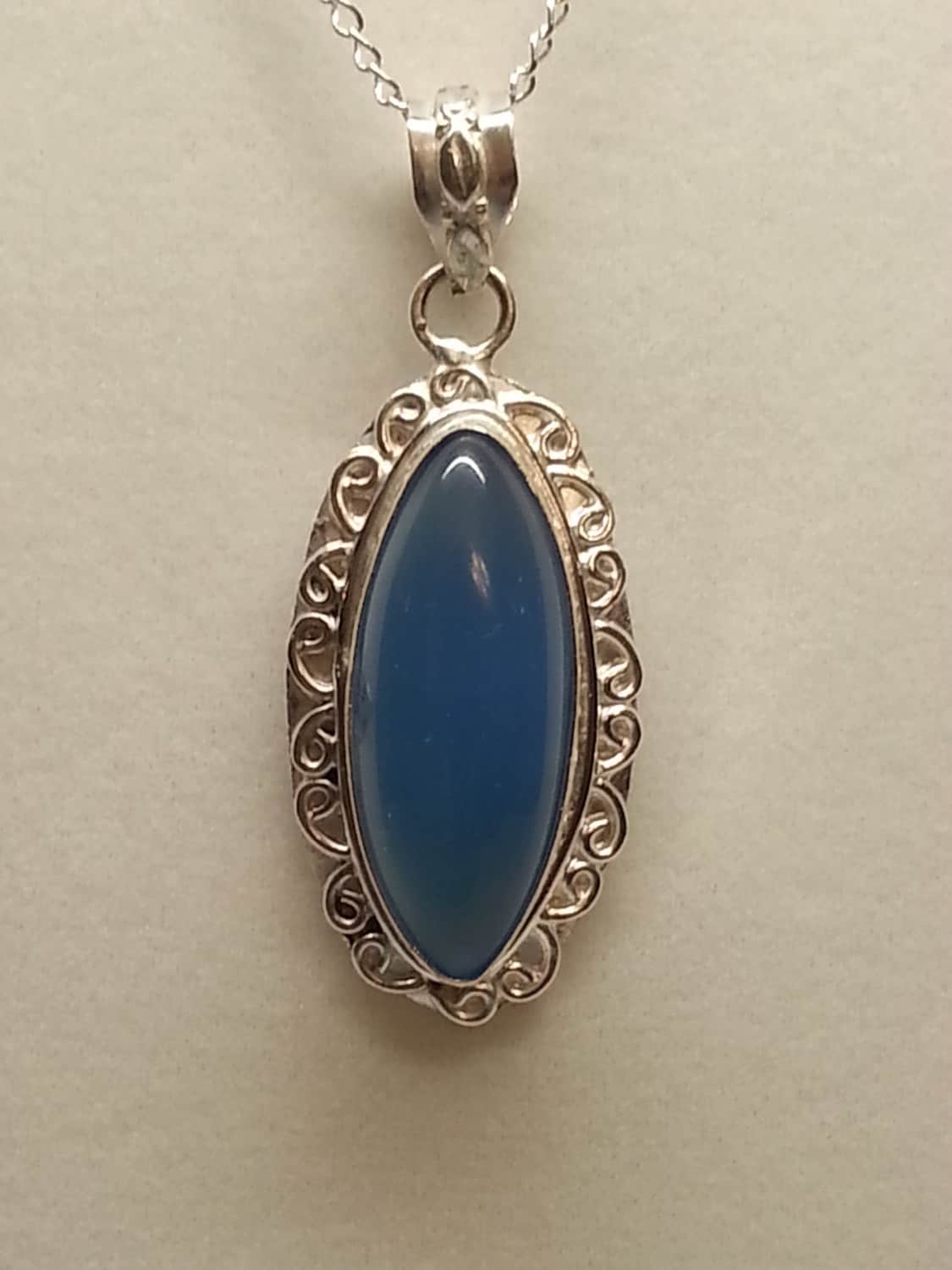 Blauer Chalcedon Und Sterling Silber Anhänger Kette von DianaReevesJewelry