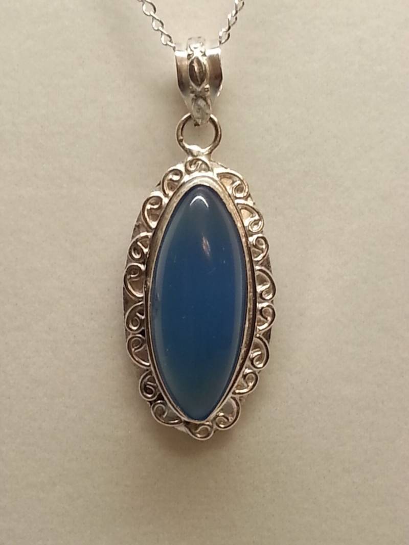 Blauer Chalcedon Und Sterling Silber Anhänger Kette von DianaReevesJewelry