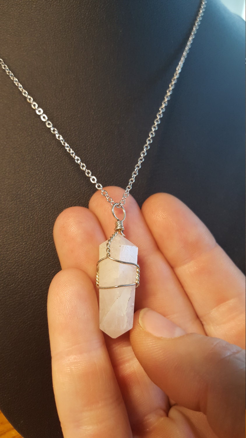 Draht Eingewickelter Kristall Anhänger Weisser Quarz Silber Kette von DianaReevesJewelry