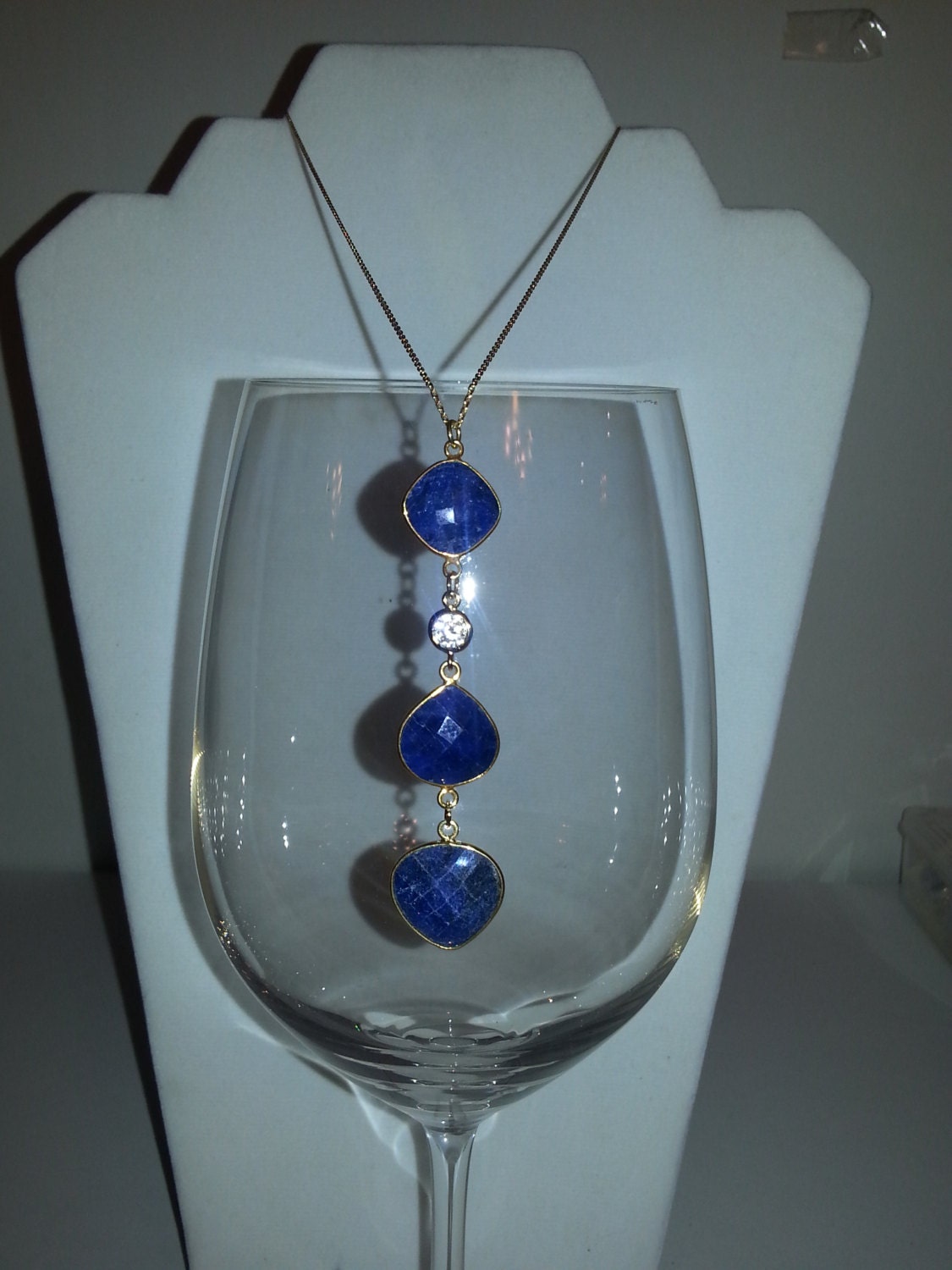 Facettierte Blaue Saphir Und Cz Halskette Mit Vergoldeten Einfassungen Kette von DianaReevesJewelry