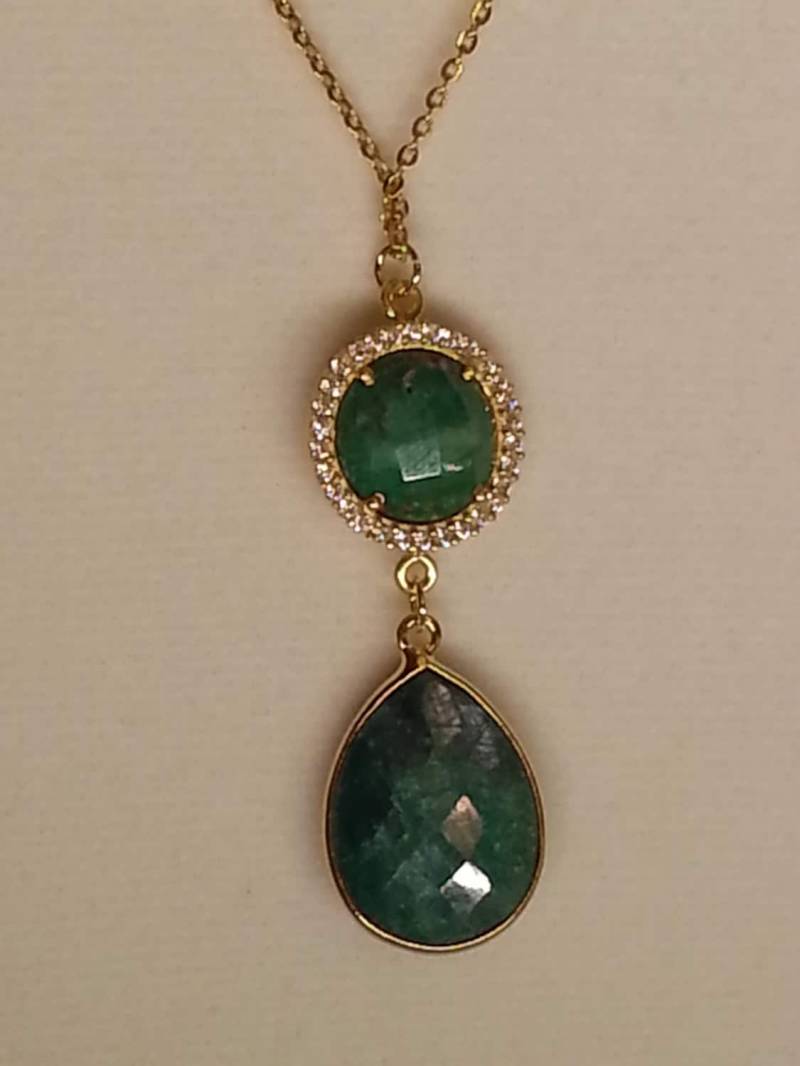 Facettierte Pflastern Rund Und Tropfen Smaragd Anhänger Mit 24 K Vergoldete Platte Kette Einfassungen von DianaReevesJewelry