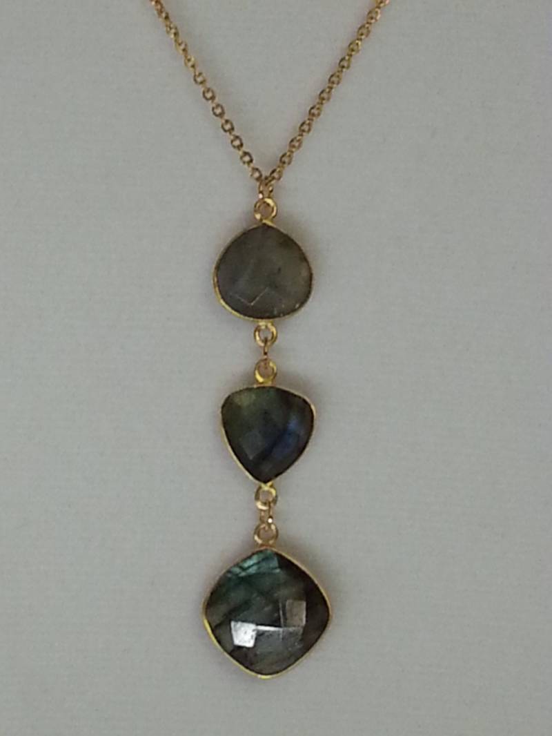 Facettierter Labradorit Anhänger An Vergoldeter Kette von DianaReevesJewelry