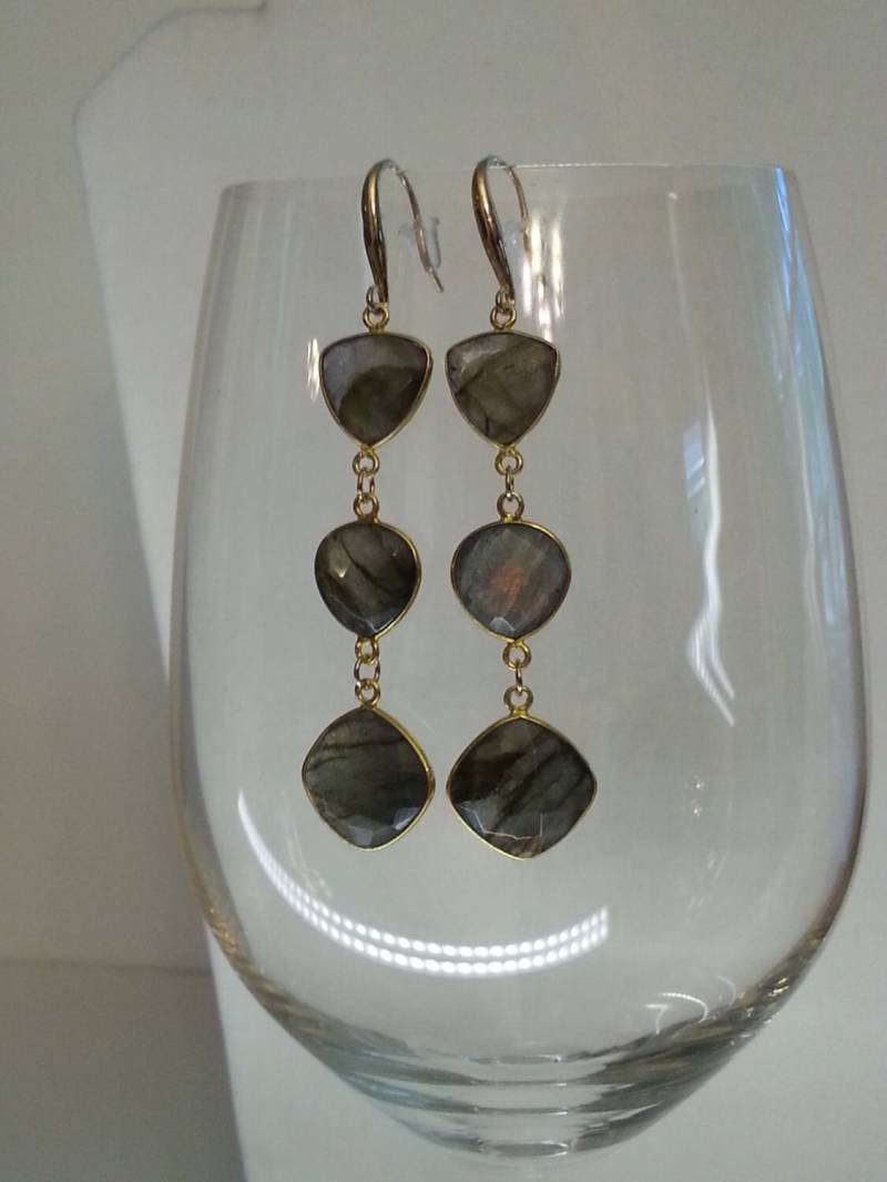Goldene Labradorit Ohrhänger von DianaReevesJewelry