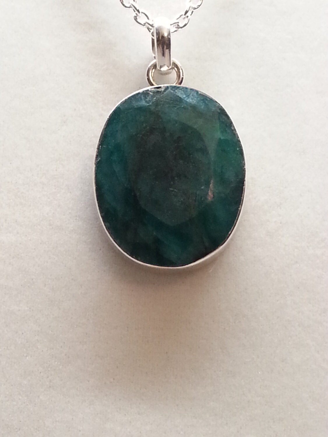 Großer Facettierter Smaragd Und Sterling Silber Anhänger Kette von DianaReevesJewelry