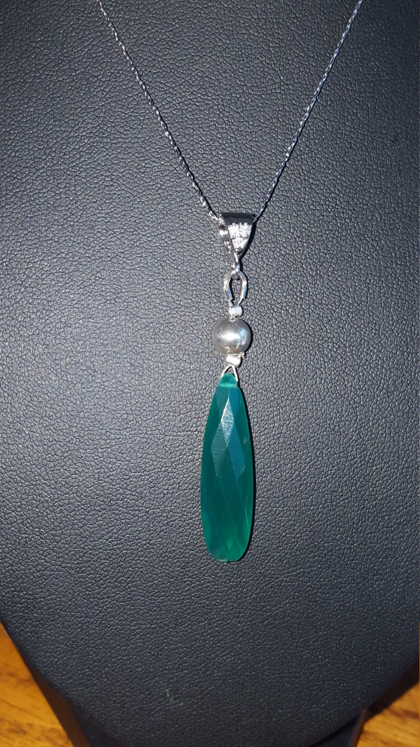 Facettierter Grüner Onyx Tropfen Anhänger Mit Silber Und Cz Anhänger von DianaReevesJewelry